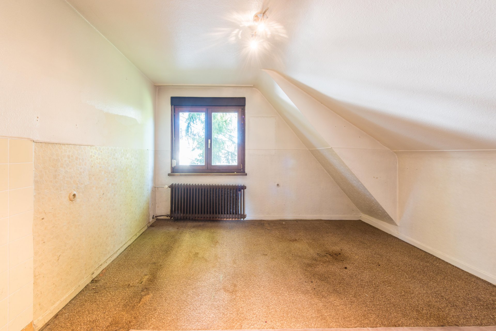 Regen, Schnee und dann gemütlich in der Dachneigung unter die warme Decke kuscheln - Oliver Reifferscheid - Immobilienmakler Darmstadt
