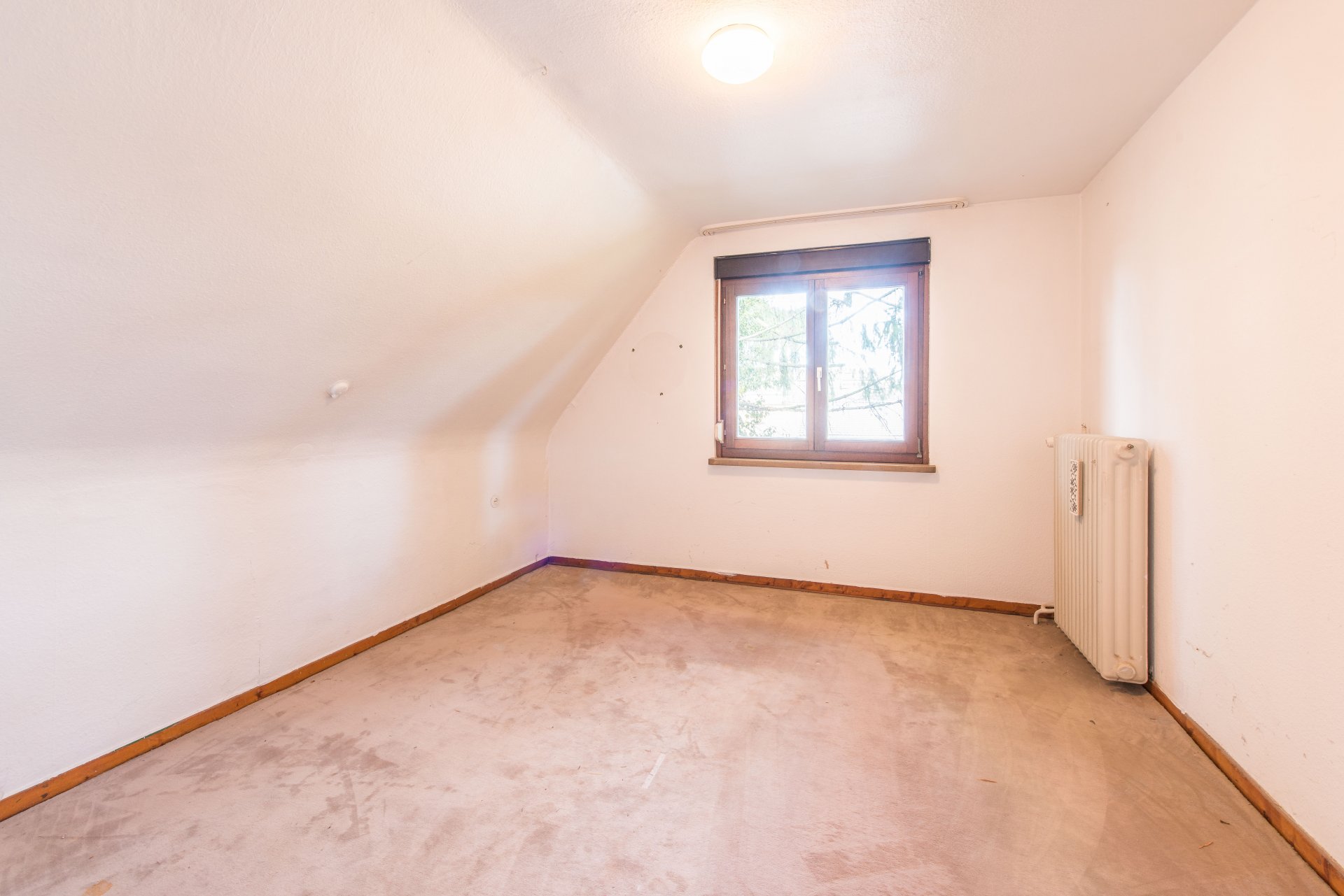 Kinderzimmer mit gemütilcher Dachneigung - Oliver Reifferscheid - Immobilienmakler Darmstadt
