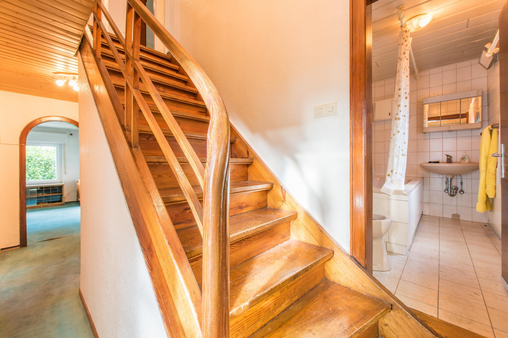 Das schöne Vintage-Treppenhaus sollten Sie unbedingt erhalten - Oliver Reifferscheid - Immobilienmakler Darmstadt