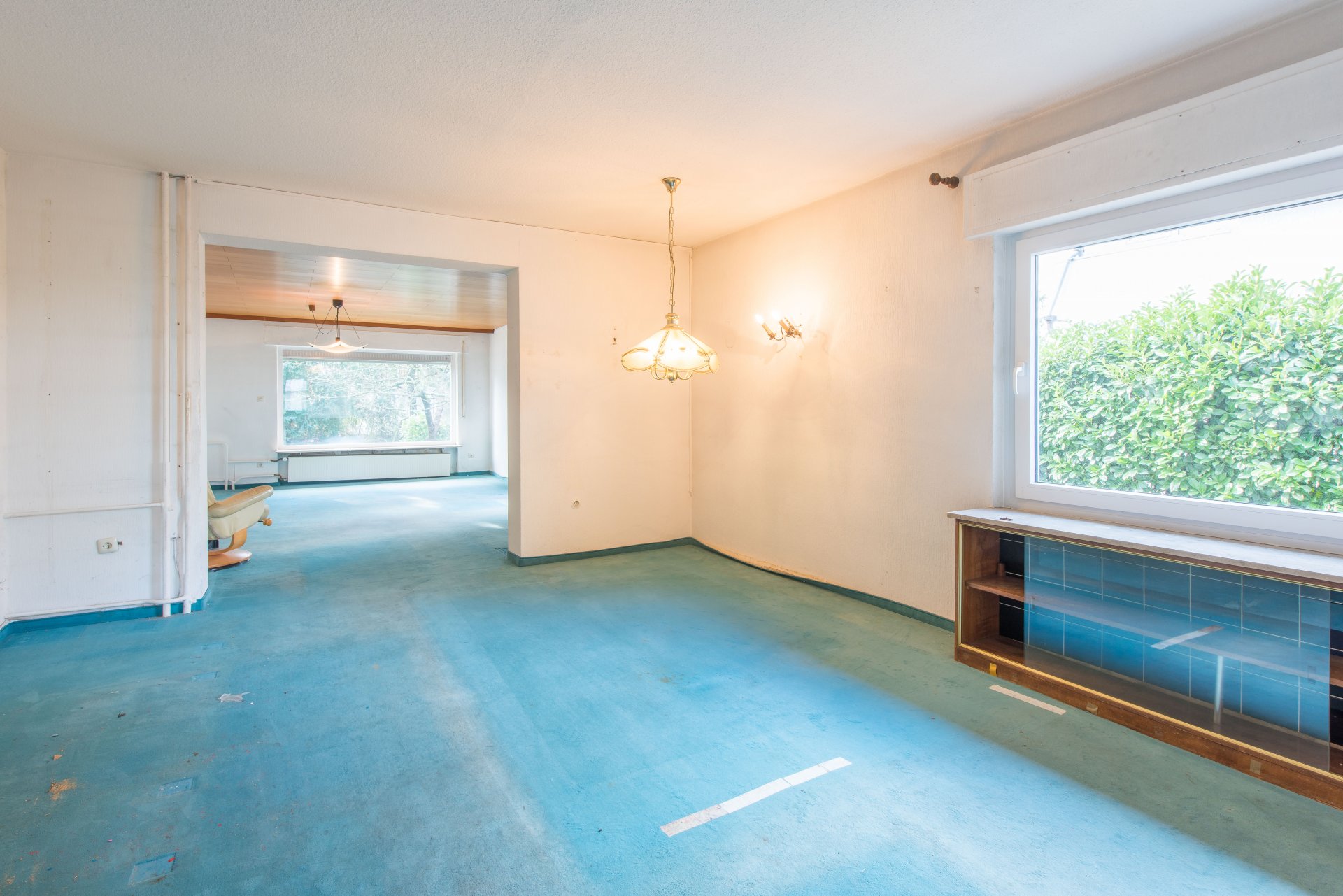 Sehr großer Wohn-, Essbereich mit großen Fensterflächen nach Süden und Westen - Oliver Reifferscheid - Immobilienmakler Darmstadt