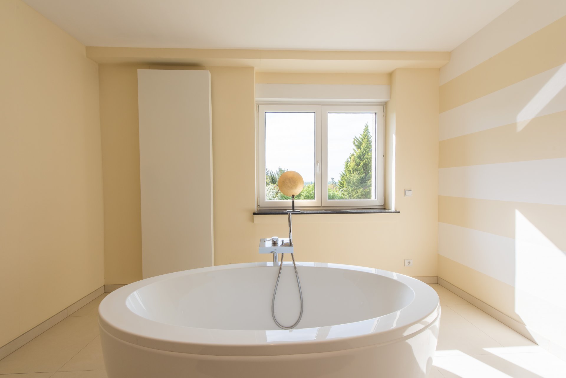 Freistehende Badewanne - Oliver Reifferscheid - Immobilienmakler Darmstadt
