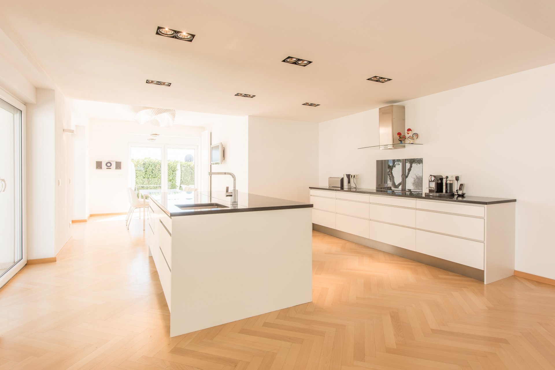 Helle, offene Küche - Oliver Reifferscheid - Immobilienmakler Darmstadt