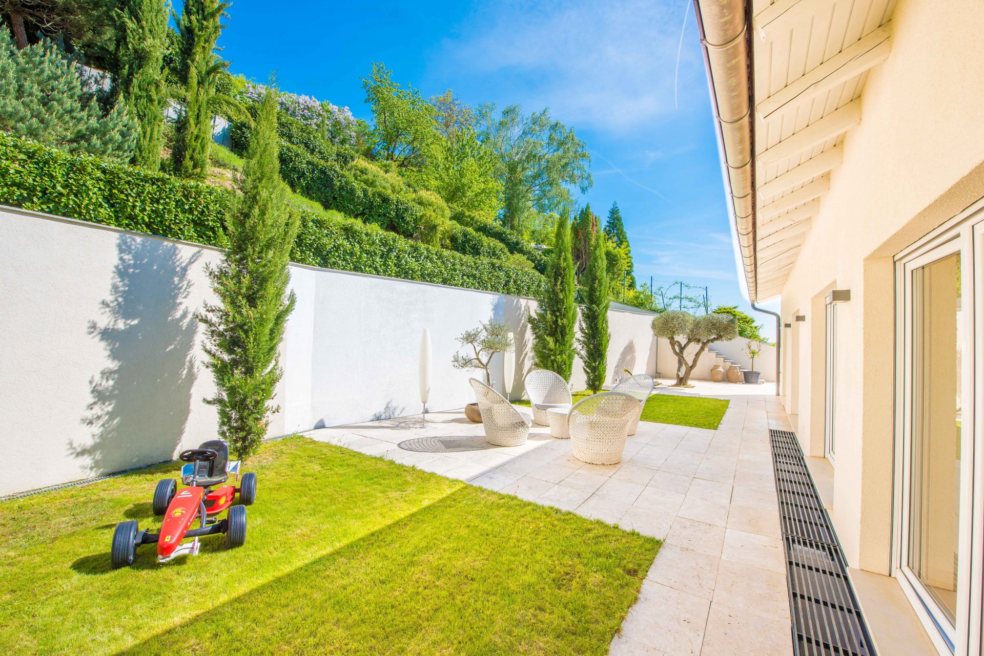 Das östliche Gartenstück ist fast nicht einsehbar  - Oliver Reifferscheid - Immobilienmakler Darmstadt