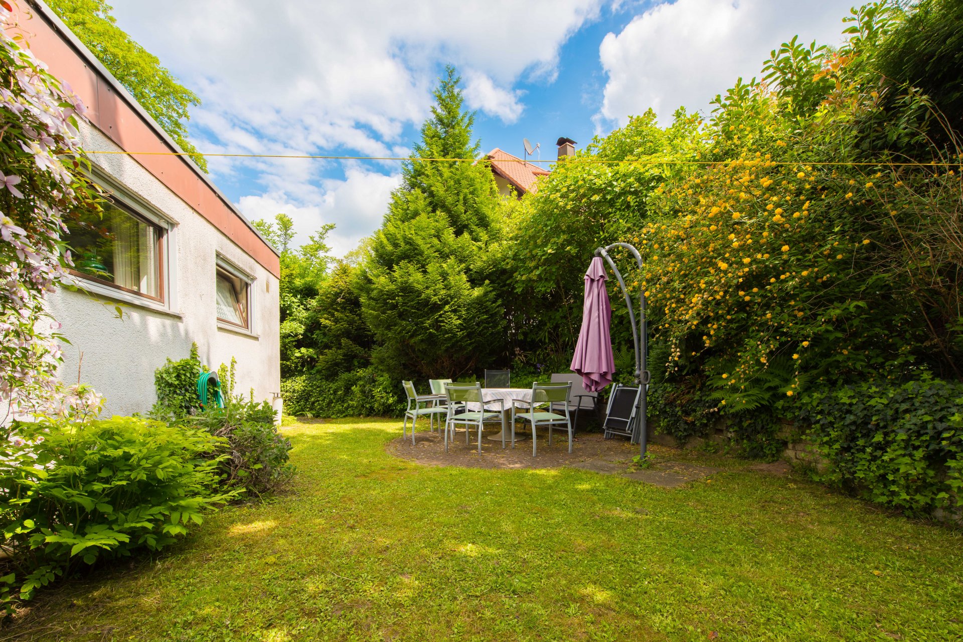 Die Ostterrasse ist nahezu uneinsehbar  - Oliver Reifferscheid - Immobilienmakler Darmstadt