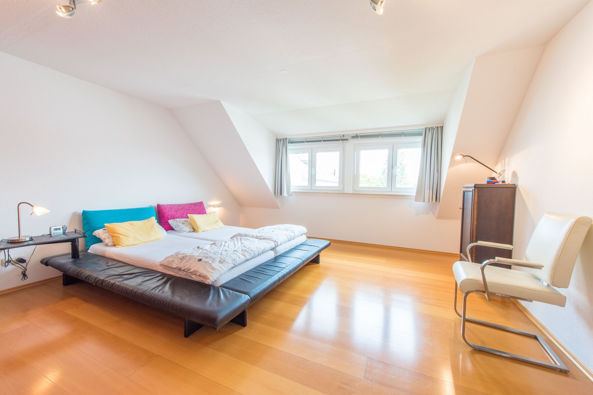 Großes Elternschlafzimmer mit Parkett  - Oliver Reifferscheid - Immobilienmakler Darmstadt