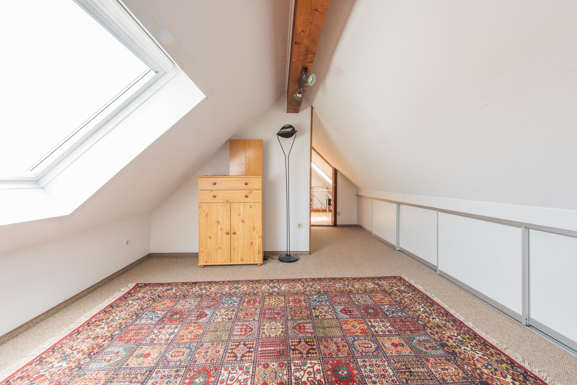 Jugendzimmer mit Einbauschränken - Oliver Reifferscheid - Immobilienmakler Darmstadt