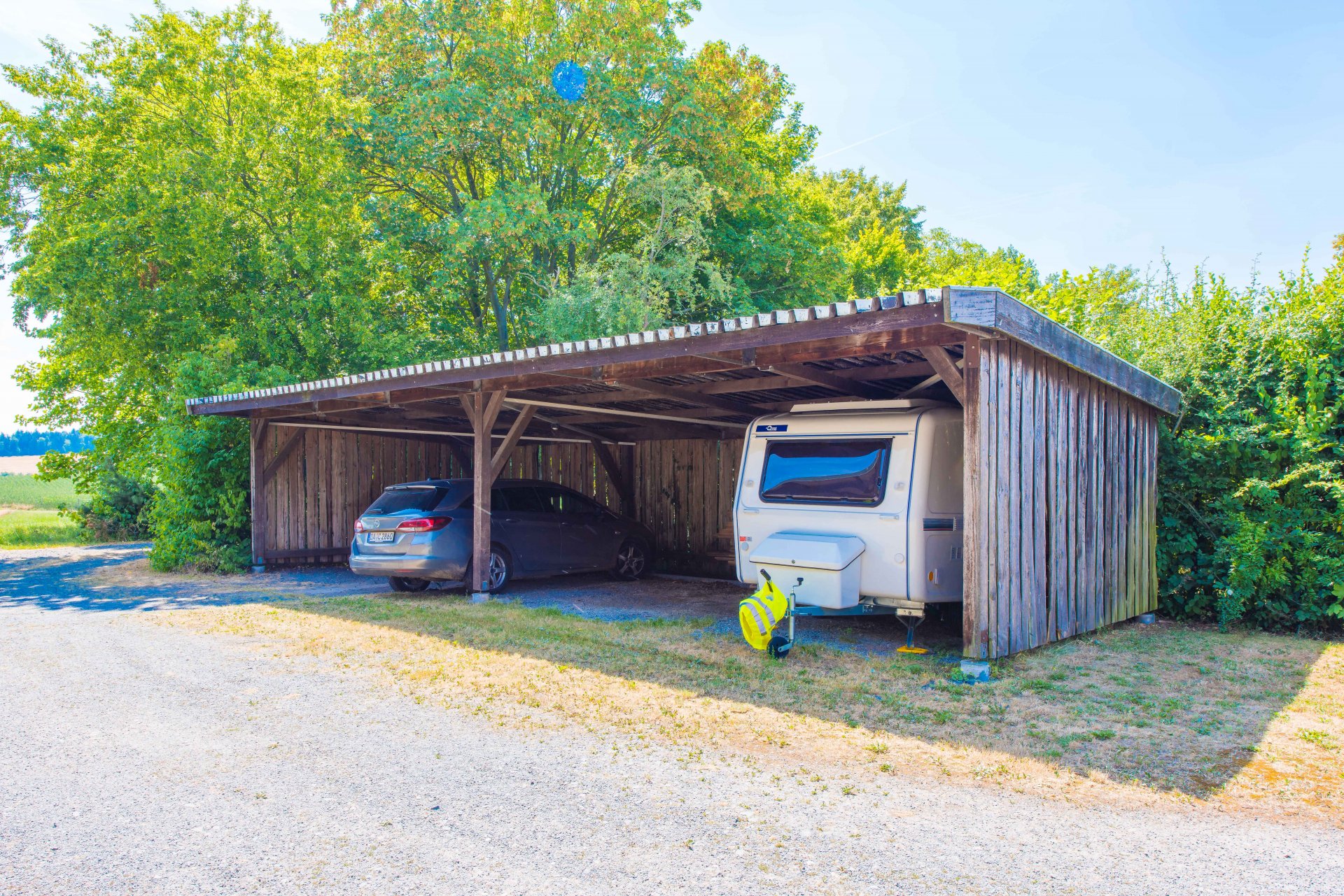 Carport an der Reithalle - Oliver Reifferscheid - Immobilienmakler Darmstadt