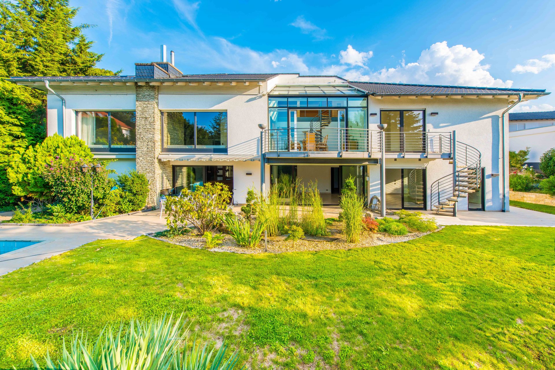 zur Bildergalerie Auerbach - Leben fast ohne Treppen, Villa in sehr guter, sehr ruhiger Lage