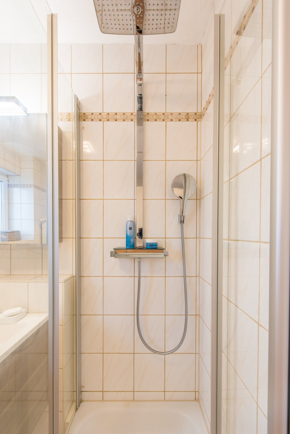 Regenduche mit Glaskabine - Oliver Reifferscheid - Immobilienmakler Darmstadt