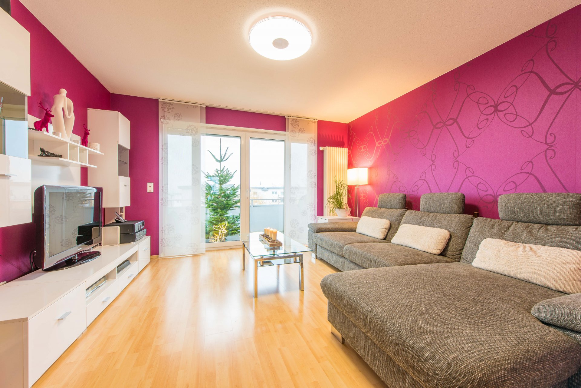 Wohnzimmer mit großem, zweiten Balkon - Oliver Reifferscheid - Immobilienmakler Darmstadt