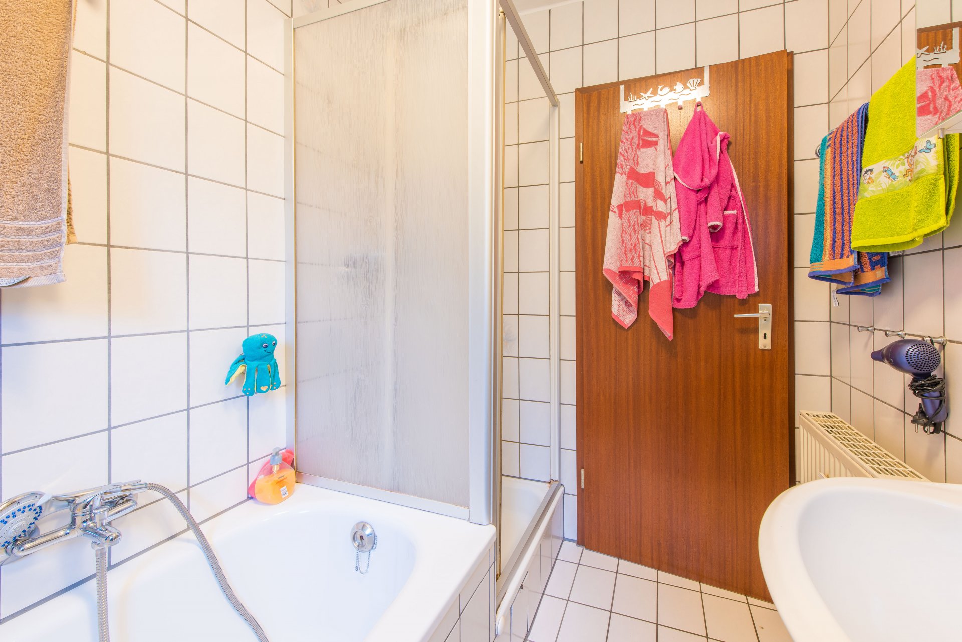 Tageslicht, Wanne, Dusche, alles da - Oliver Reifferscheid - Immobilienmakler Darmstadt