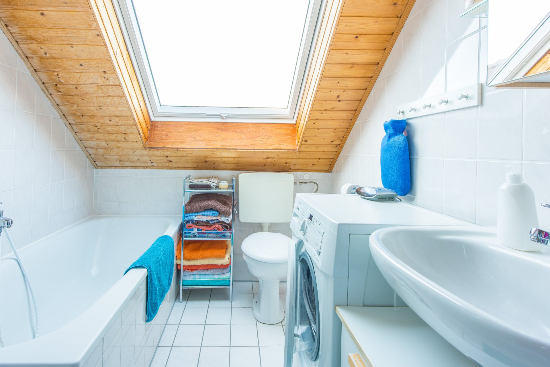 Tageslicht, Badewanne und Dusche sind vorhanden - Oliver Reifferscheid - Immobilienmakler Darmstadt
