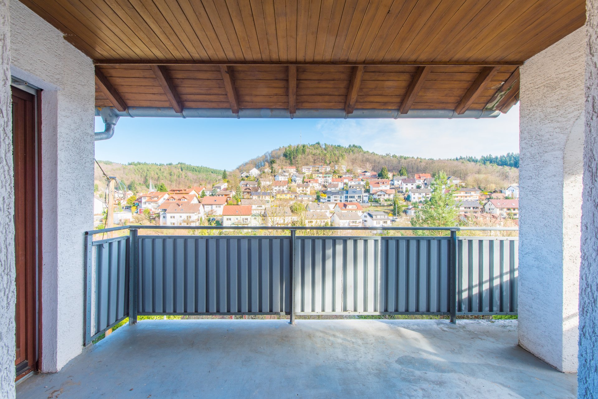 Schöne Blickterrasse direkt vorm Wohnzimmer - Oliver Reifferscheid - Immobilienmakler Darmstadt