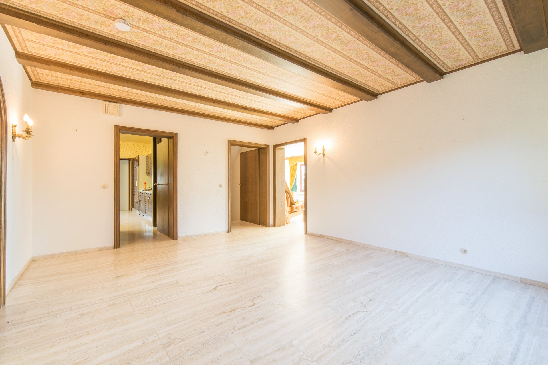 Von hier erreichen Sie fast alle Räume des Hauses - Oliver Reifferscheid - Immobilienmakler Darmstadt