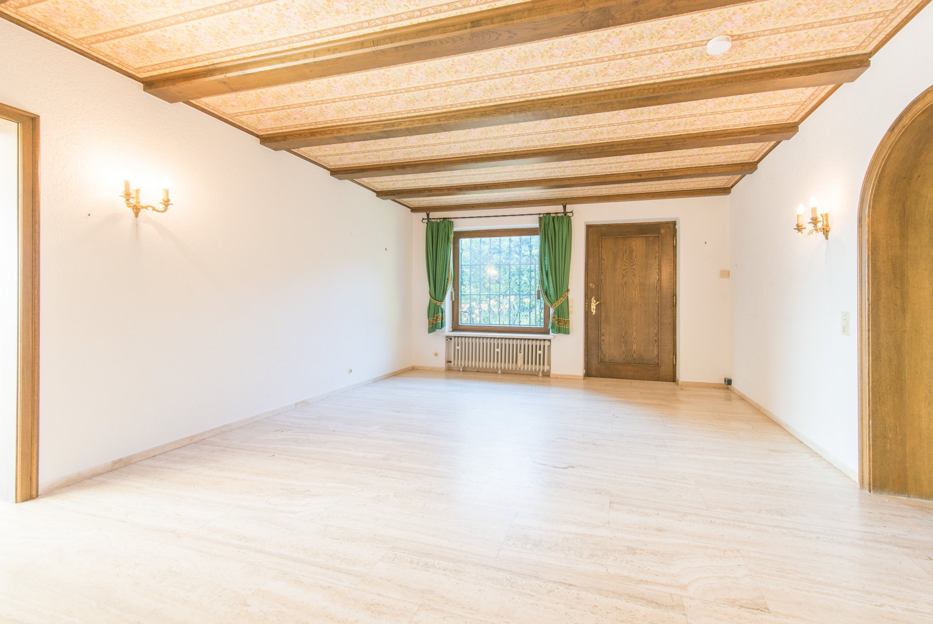 Sehr großzügiger zentraler Eingangsraum - Oliver Reifferscheid - Immobilienmakler Darmstadt