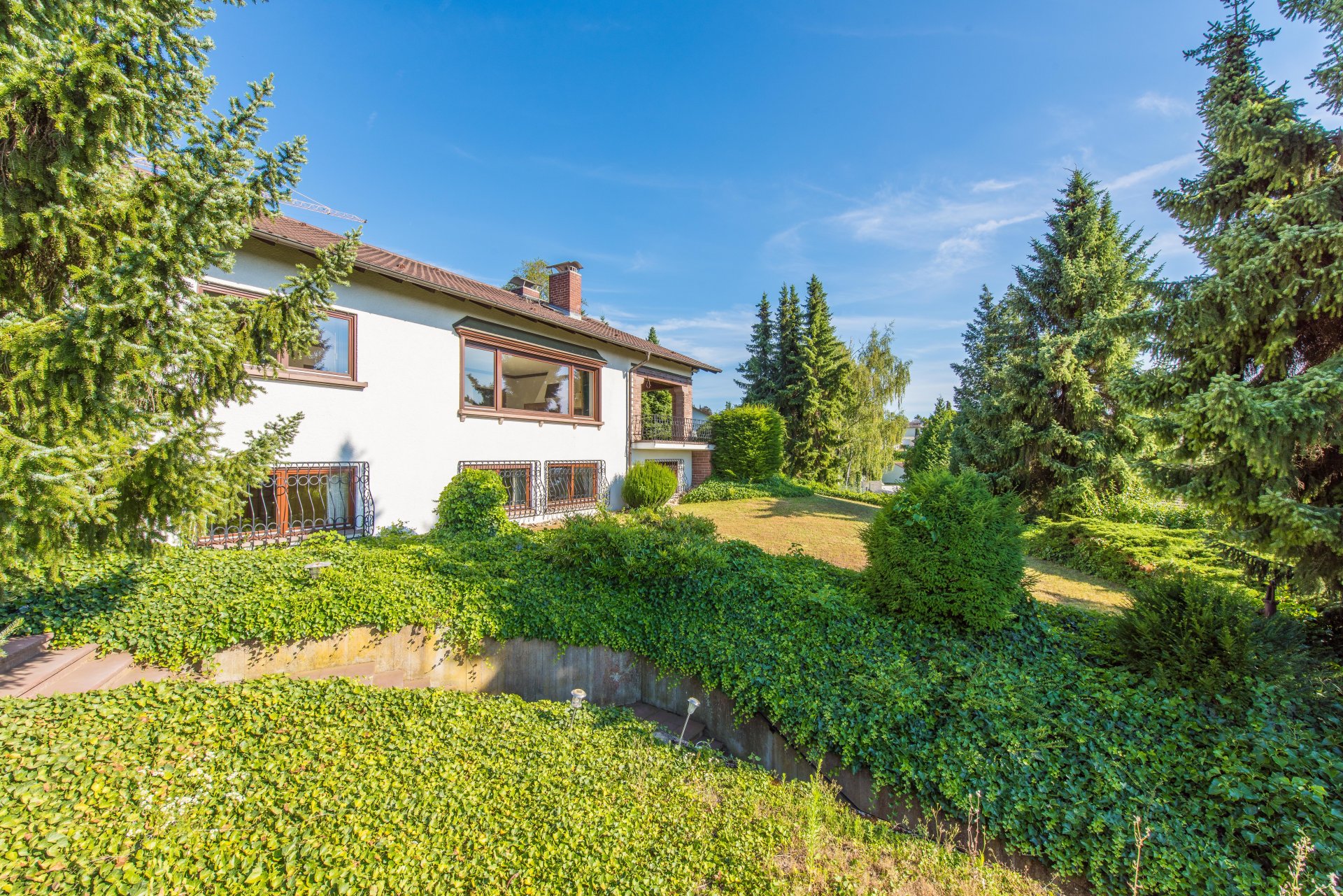 Großes bogenförmiges Grundstück - Oliver Reifferscheid - Immobilienmakler Darmstadt