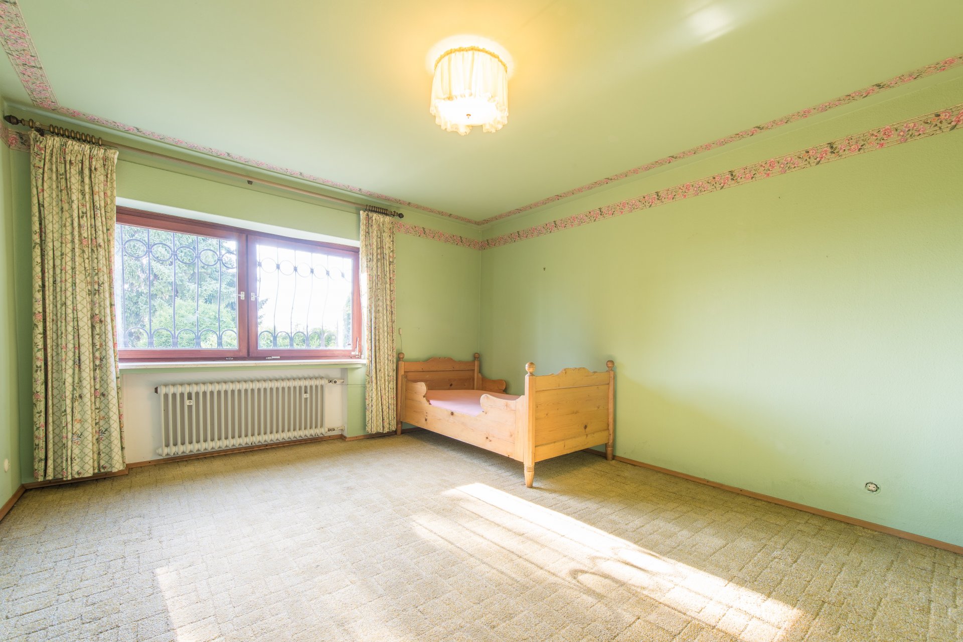 Großes Kinderzimmer 2 - Oliver Reifferscheid - Immobilienmakler Darmstadt