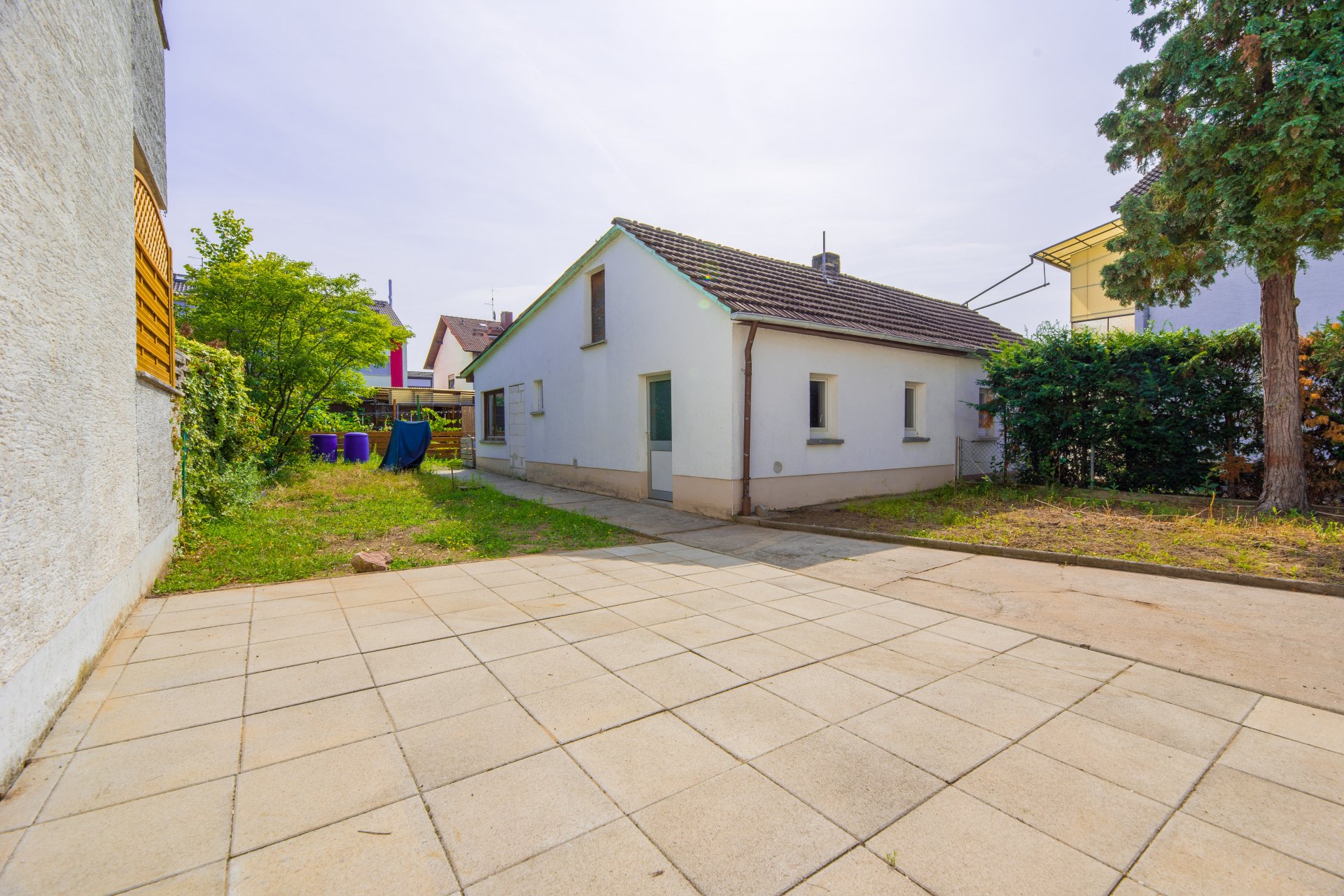 SÜd Ost Gartenterrasse mit Remise - Oliver Reifferscheid - Immobilienmakler Darmstadt