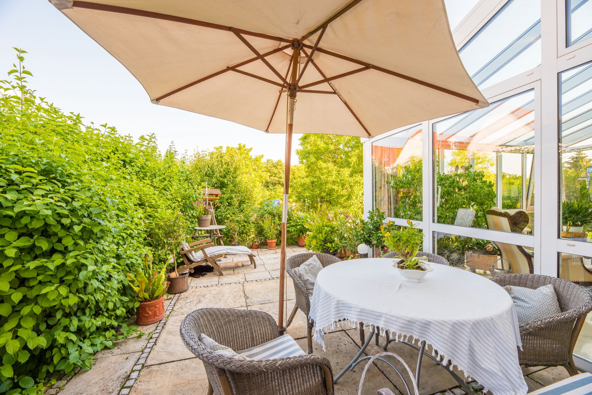 Kleine Terrasse unmittelbar vor der Küche - Oliver Reifferscheid - Immobilienmakler Darmstadt