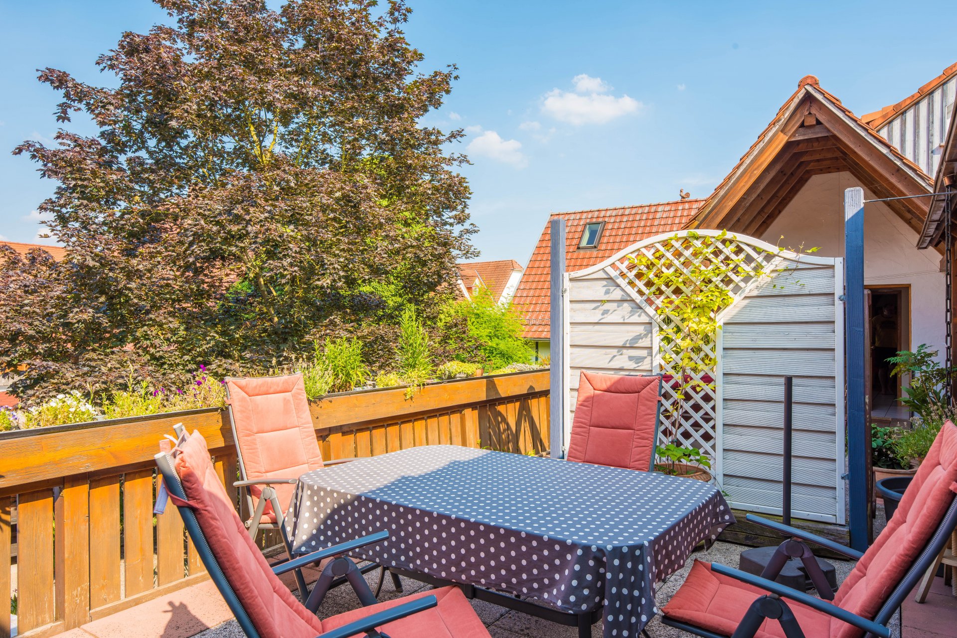 Terrasse der Kaminwohnung - Oliver Reifferscheid - Immobilienmakler Darmstadt