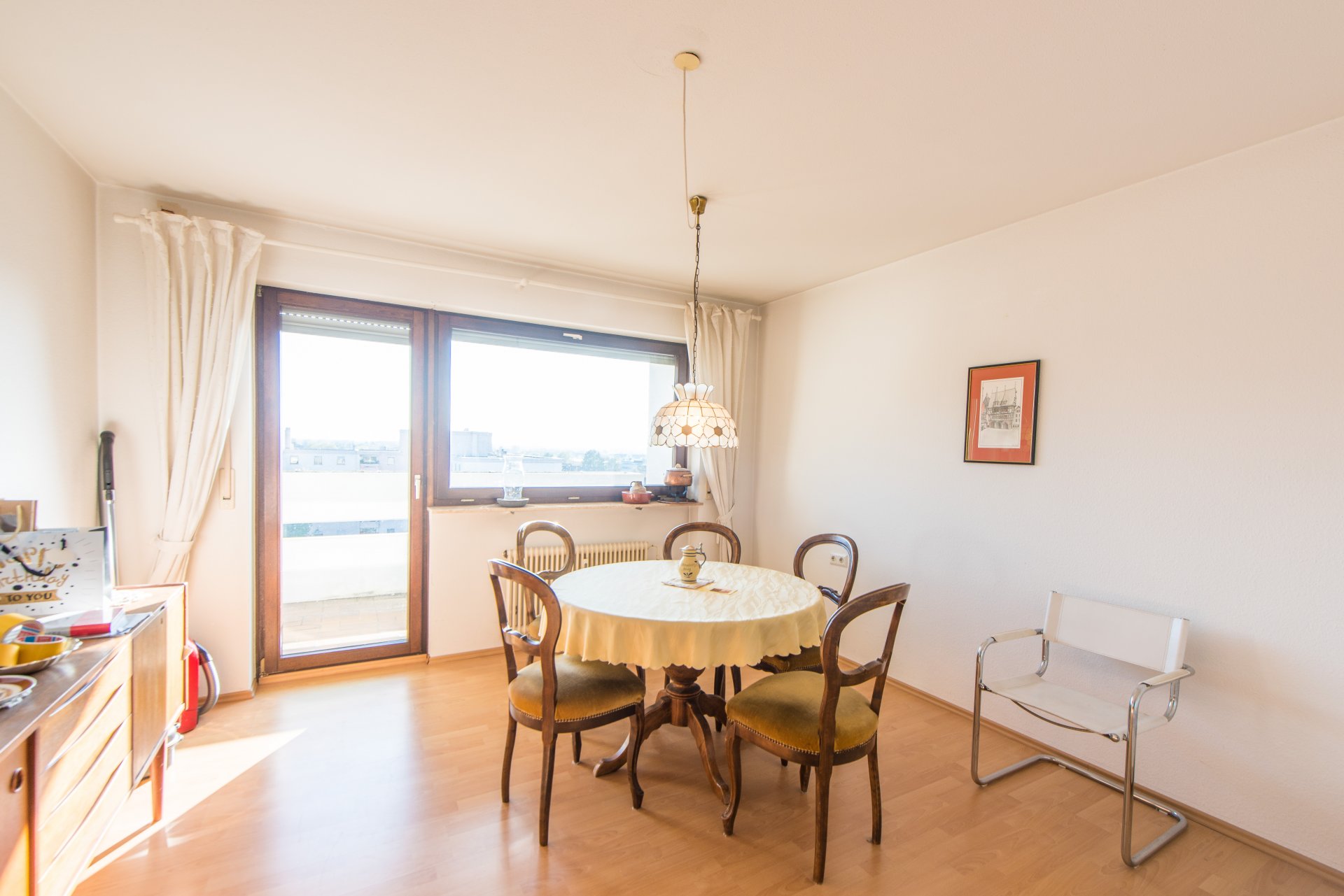 Elternschlafzimmer mit Zugang zum Balkon - Oliver Reifferscheid - Immobilienmakler Darmstadt