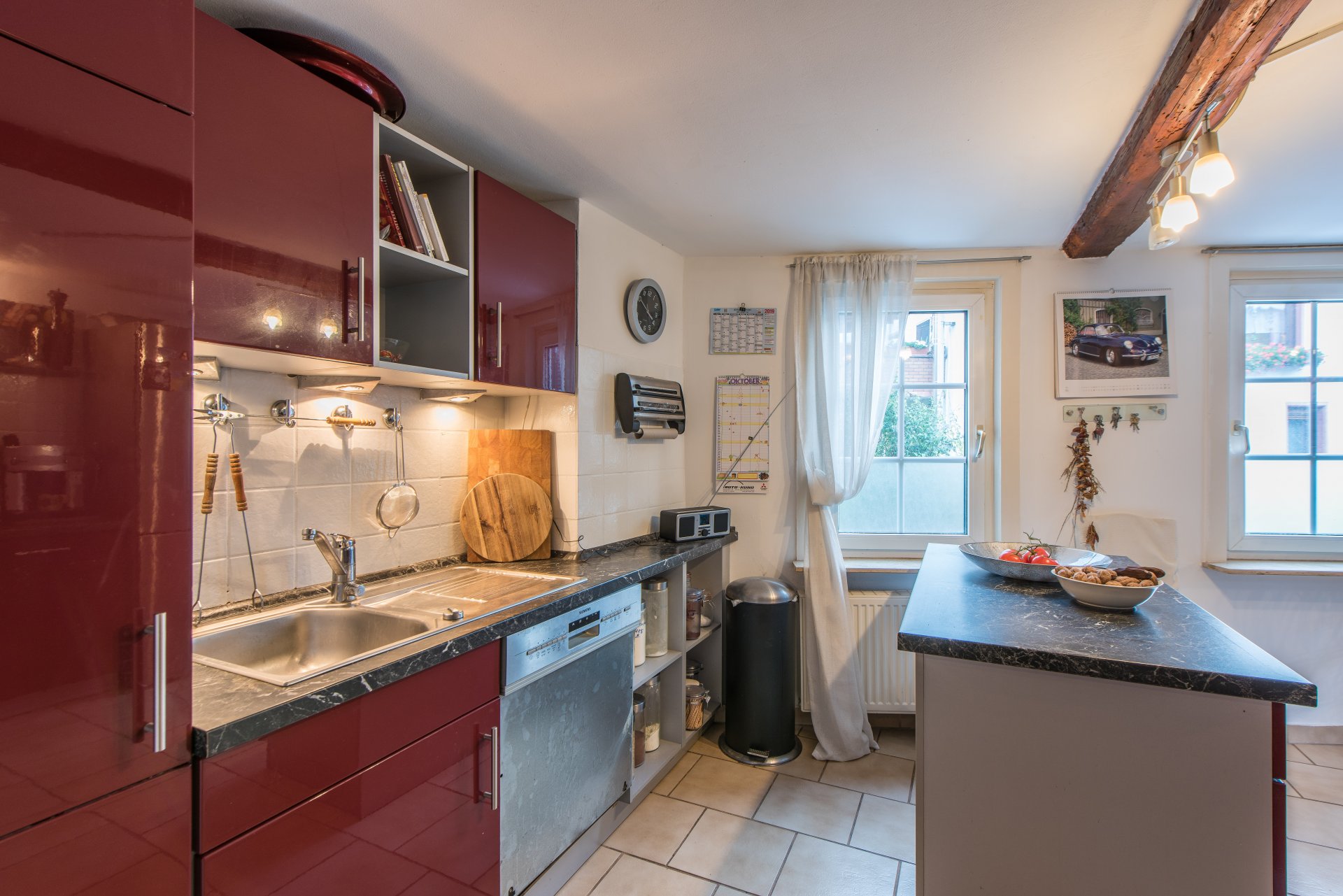 Die Einbauküche mit Zubereitungsblock ist im Kaufpreis enthalten - Oliver Reifferscheid - Immobilienmakler Darmstadt