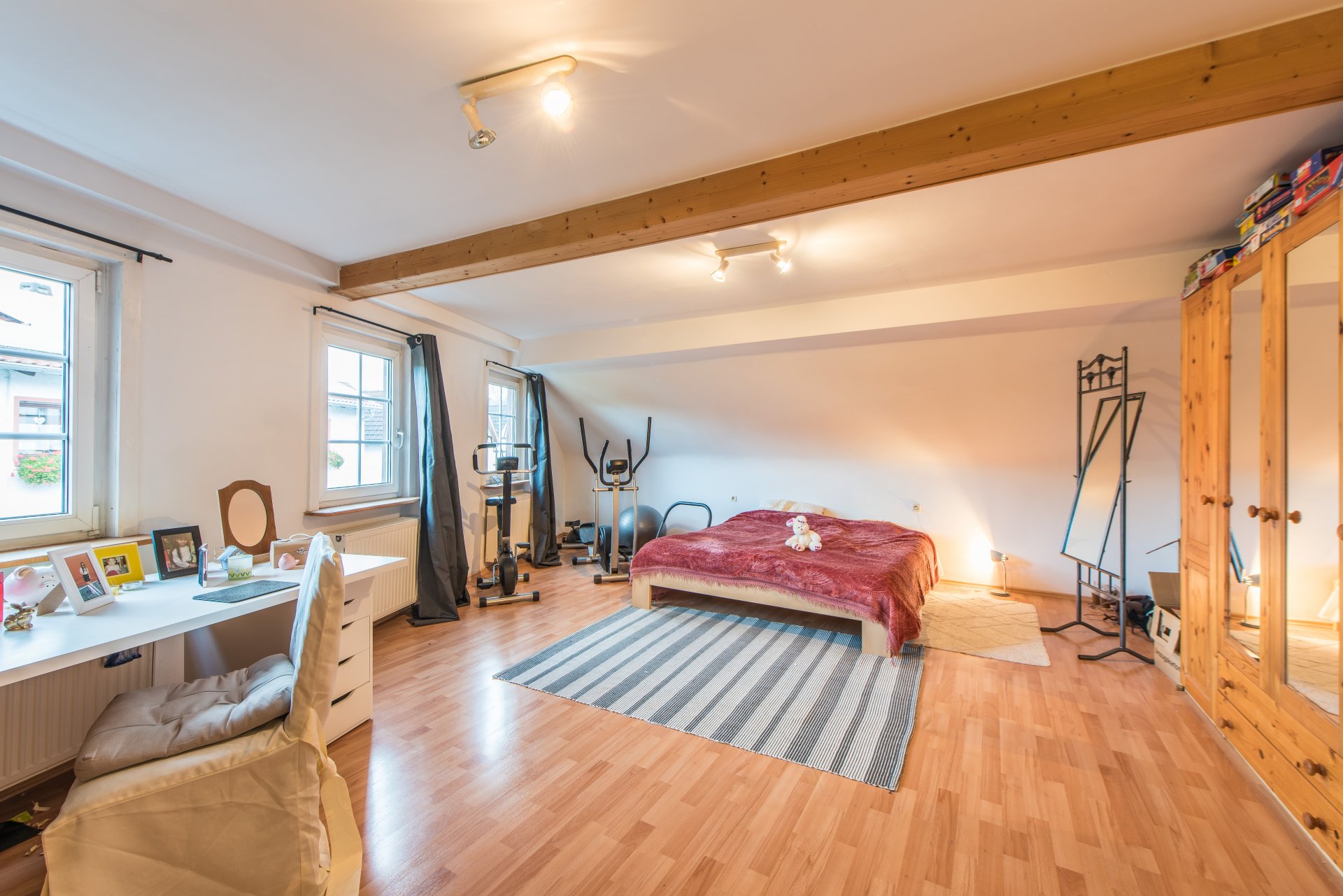 Sehr großes Schlafzimmer - Oliver Reifferscheid - Immobilienmakler Darmstadt