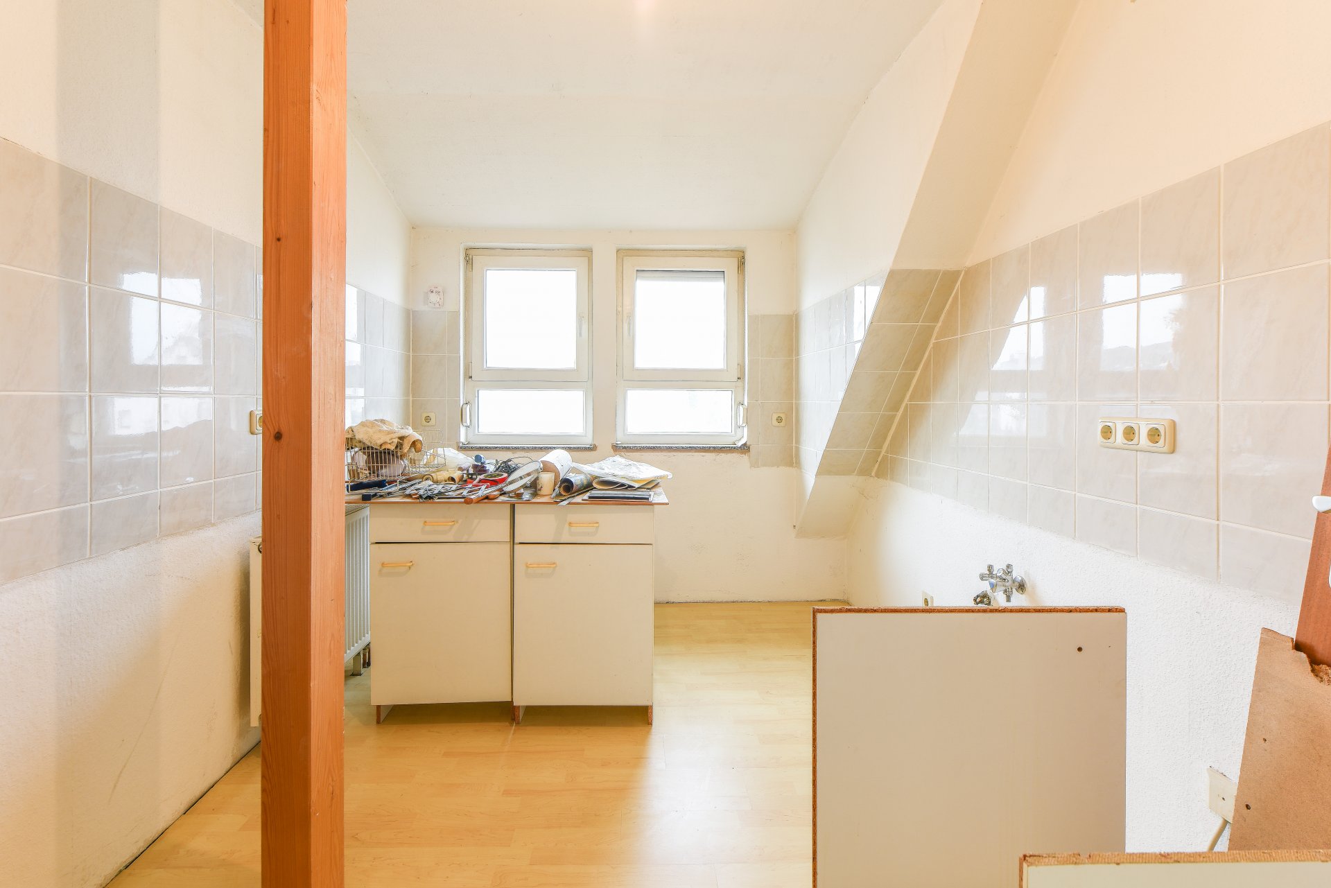 Separater Küchenraum unter der Dachgaupe - Oliver Reifferscheid - Immobilienmakler Darmstadt
