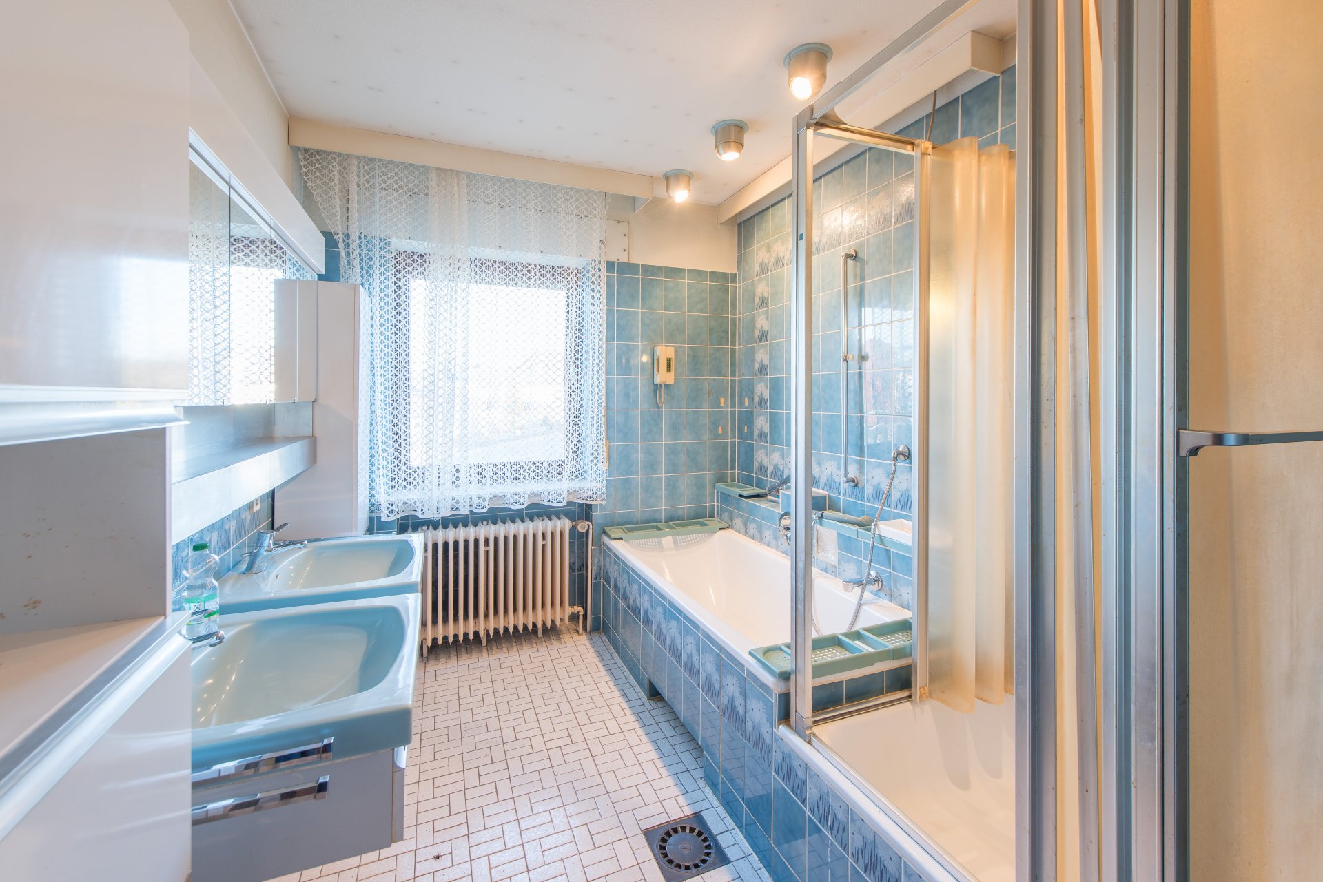 Das Bad bleibt Bad, muss aber saniert werden - Oliver Reifferscheid - Immobilienmakler Darmstadt