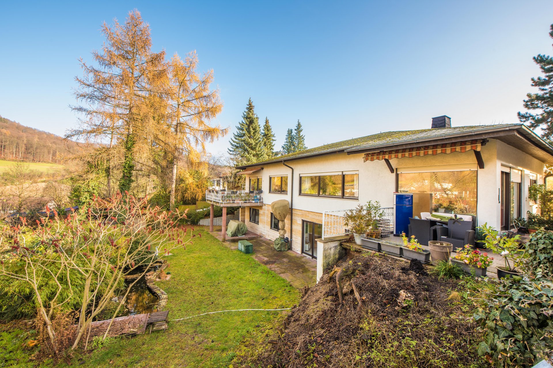 zur Bildergalerie Heppenheim - Kirschhausen - Sehr großer Bungalow mit wunderschönem Blick auf großem, ebenem Hanggrundstück