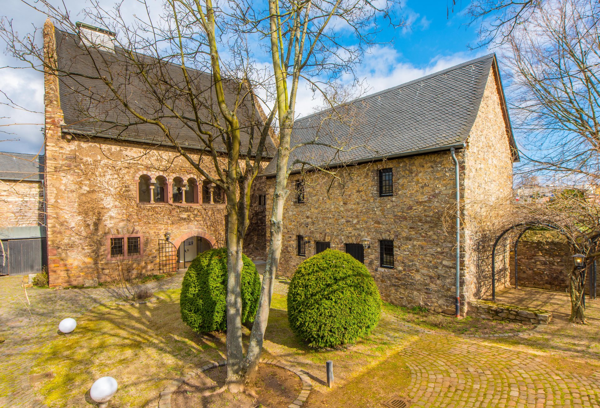 zur Bildergalerie Oestrich-Winkel - Das vermutlich älteste Steinhaus in Deutschland als Eventlocation/Gastronomie/Büro
