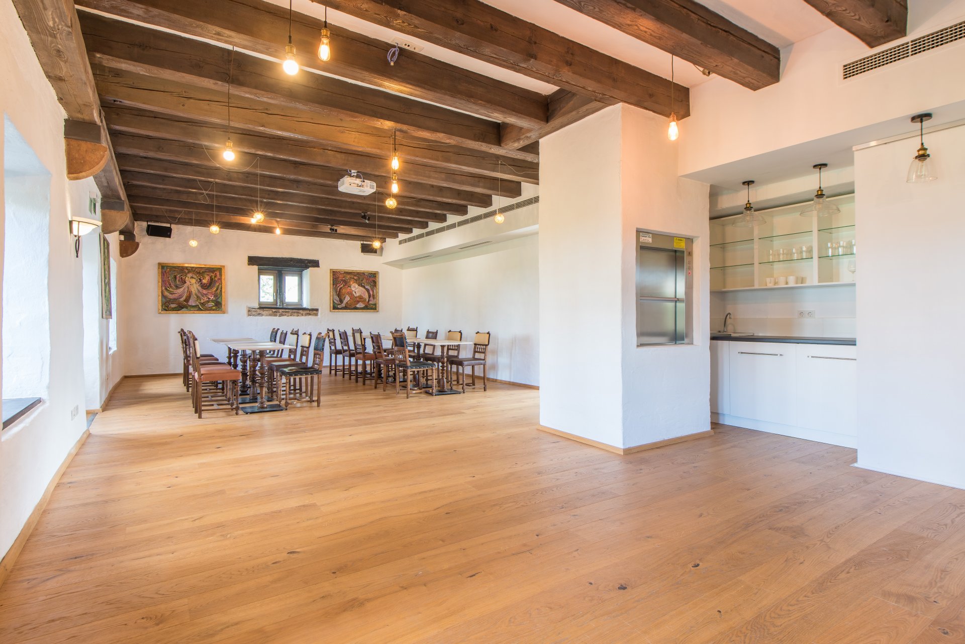 Gastraum mit Kitchenette - Oliver Reifferscheid - Immobilienmakler Darmstadt