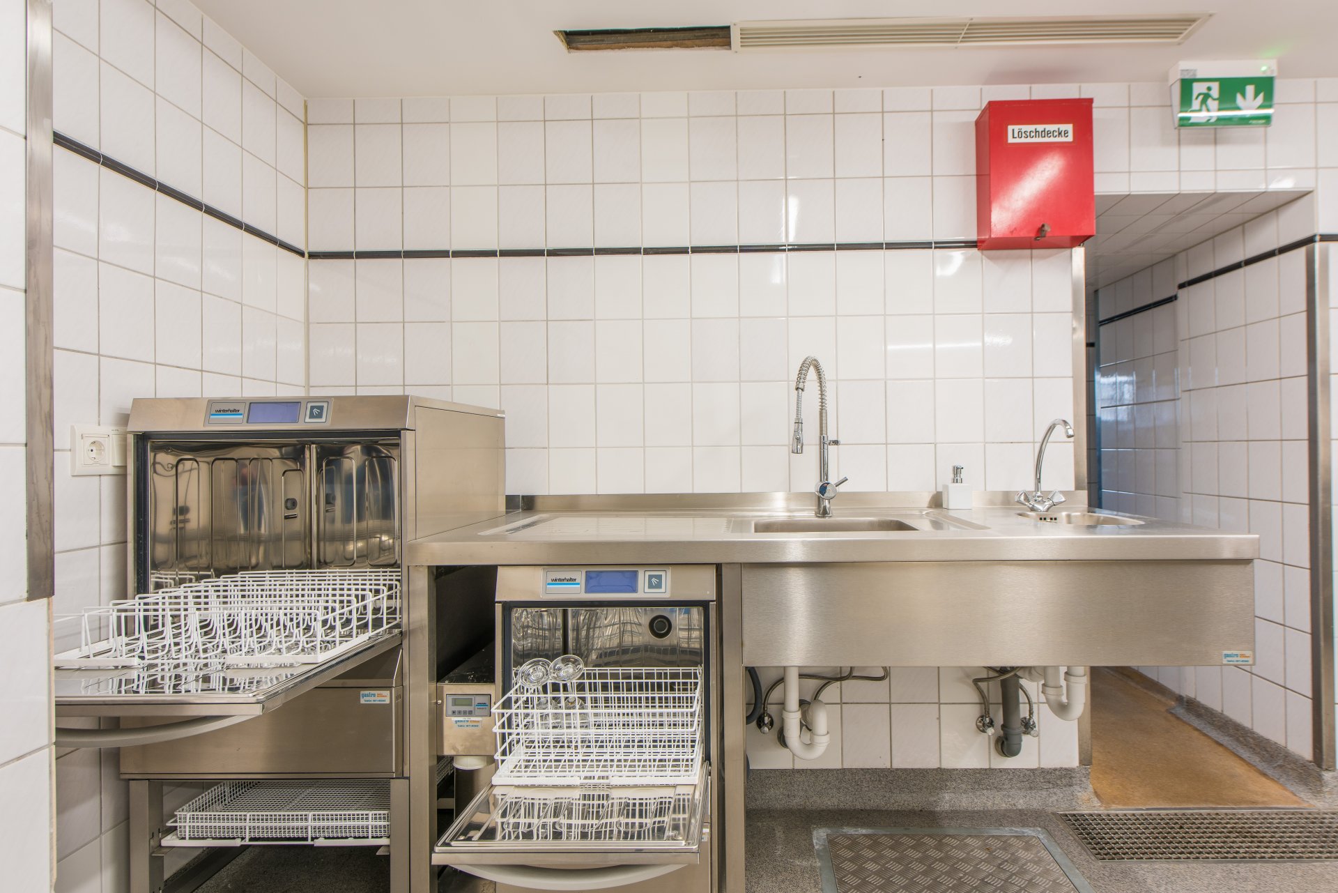 Profi Spülstation mit 2x Spülmaschine von Winterhalter  - Oliver Reifferscheid - Immobilienmakler Darmstadt