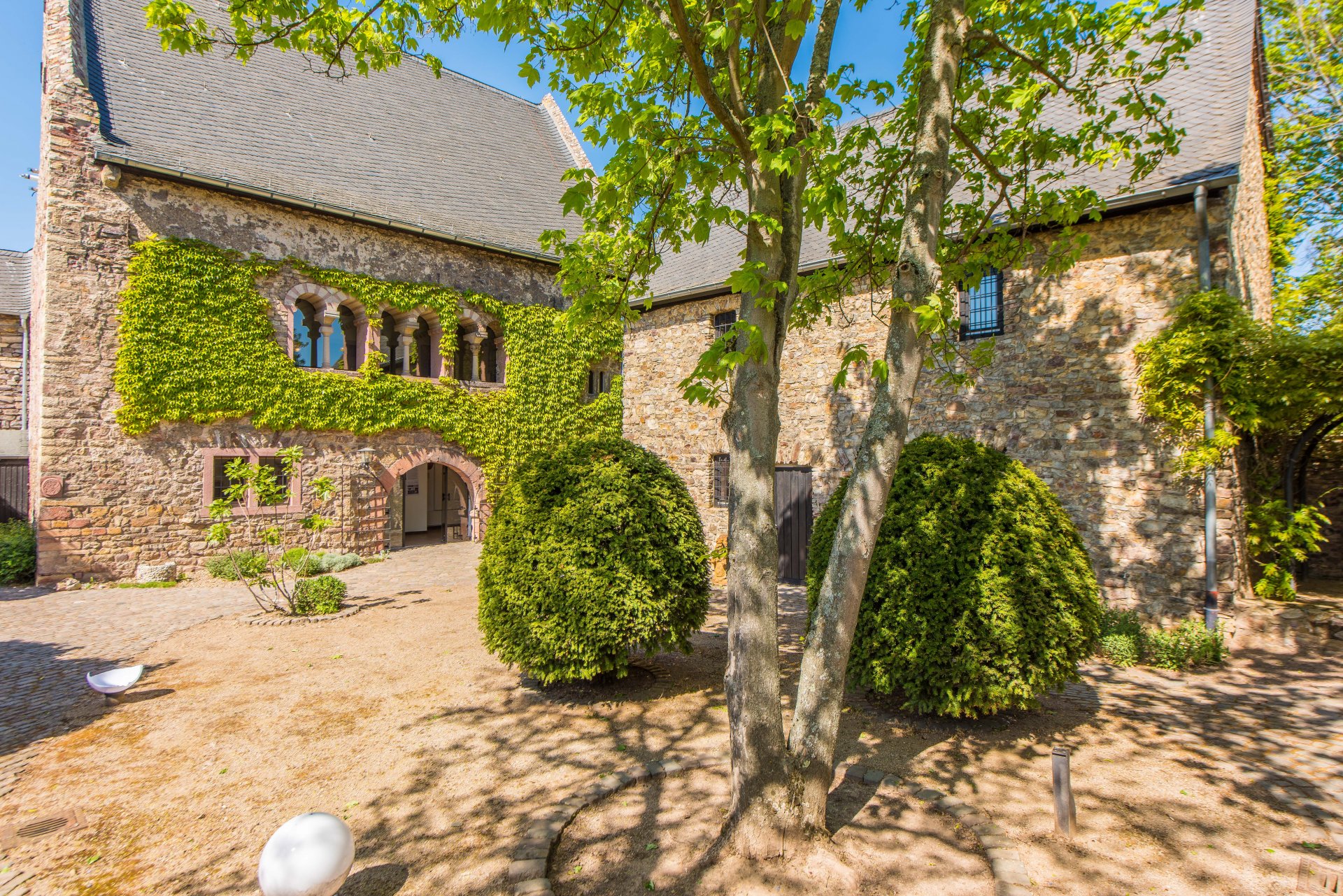 Innenhof mit viel Platz für Ihre Events - Oliver Reifferscheid - Immobilienmakler Darmstadt