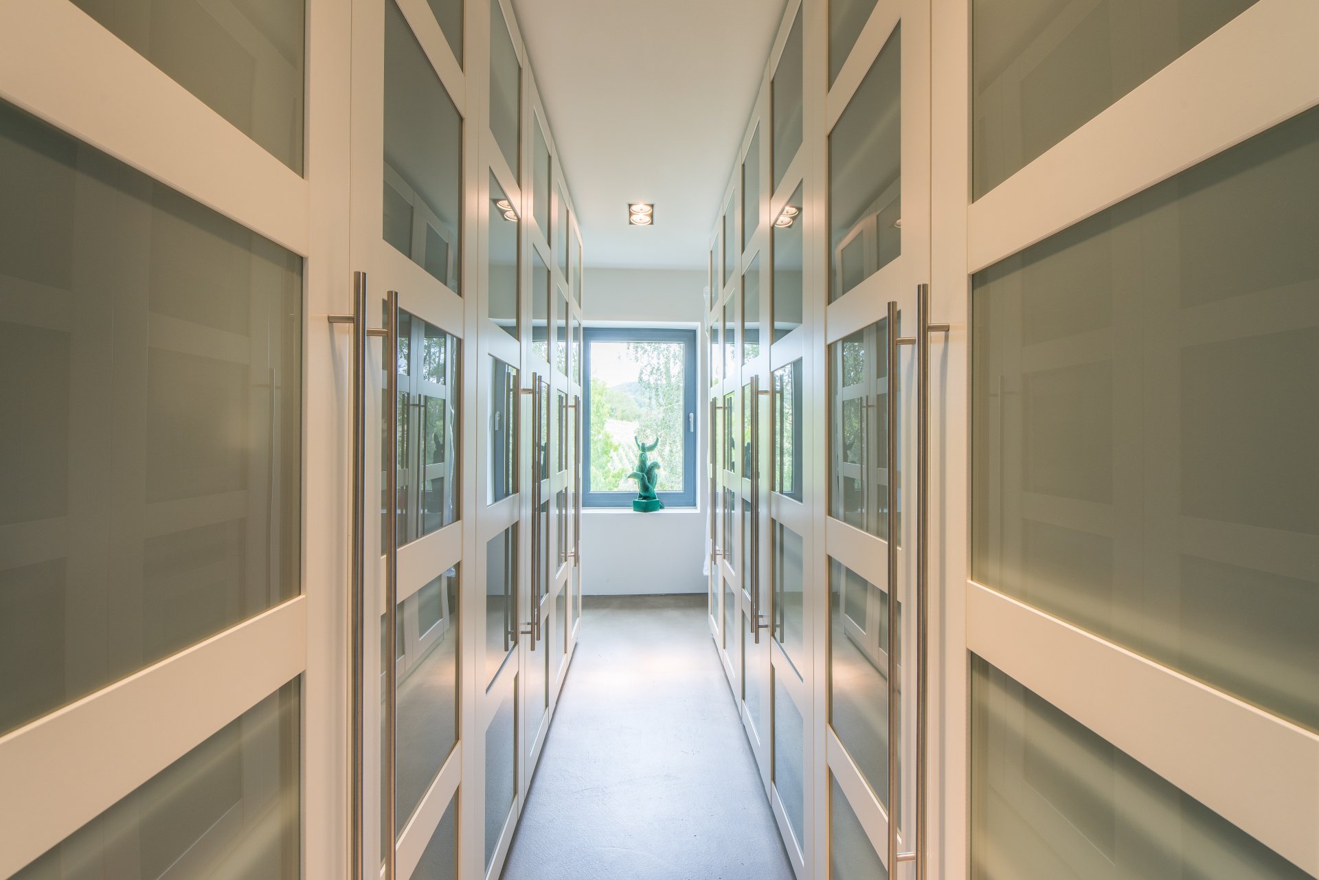 Neuwertige Ankleide im Master-Bereich - Oliver Reifferscheid - Immobilienmakler Darmstadt