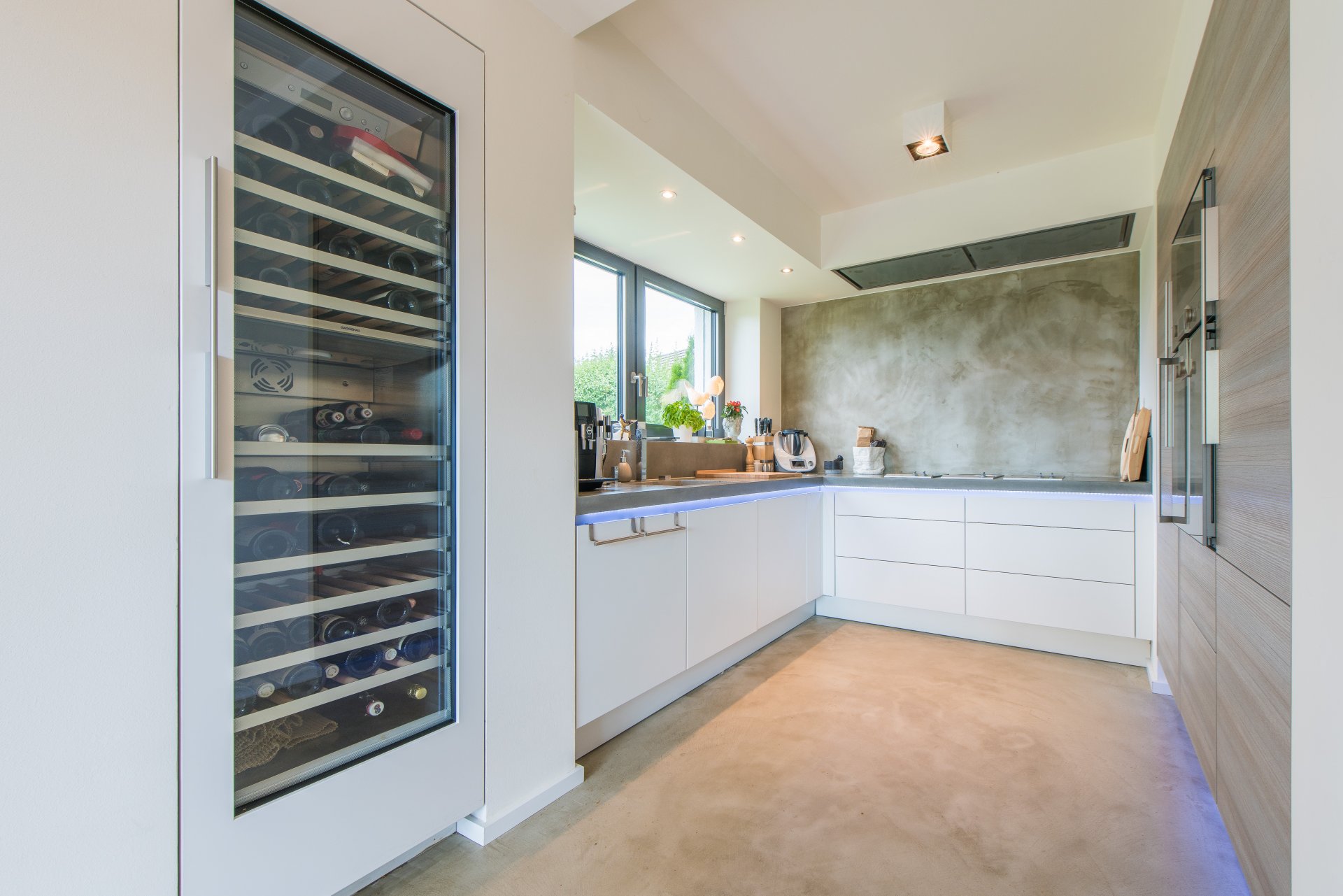 Moderne, sehr hochwertige Einbauküche von Bulthaup, Poggenpohl und Gaggenau - Oliver Reifferscheid - Immobilienmakler Darmstadt
