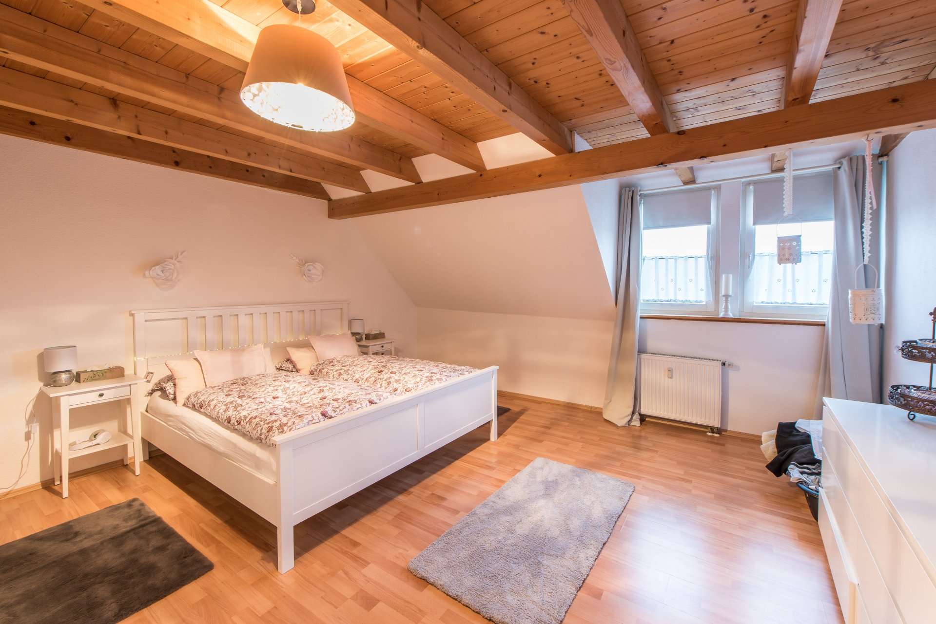 Elternschlafzimmer neben dem Wohnzimmer - Oliver Reifferscheid - Immobilienmakler Darmstadt