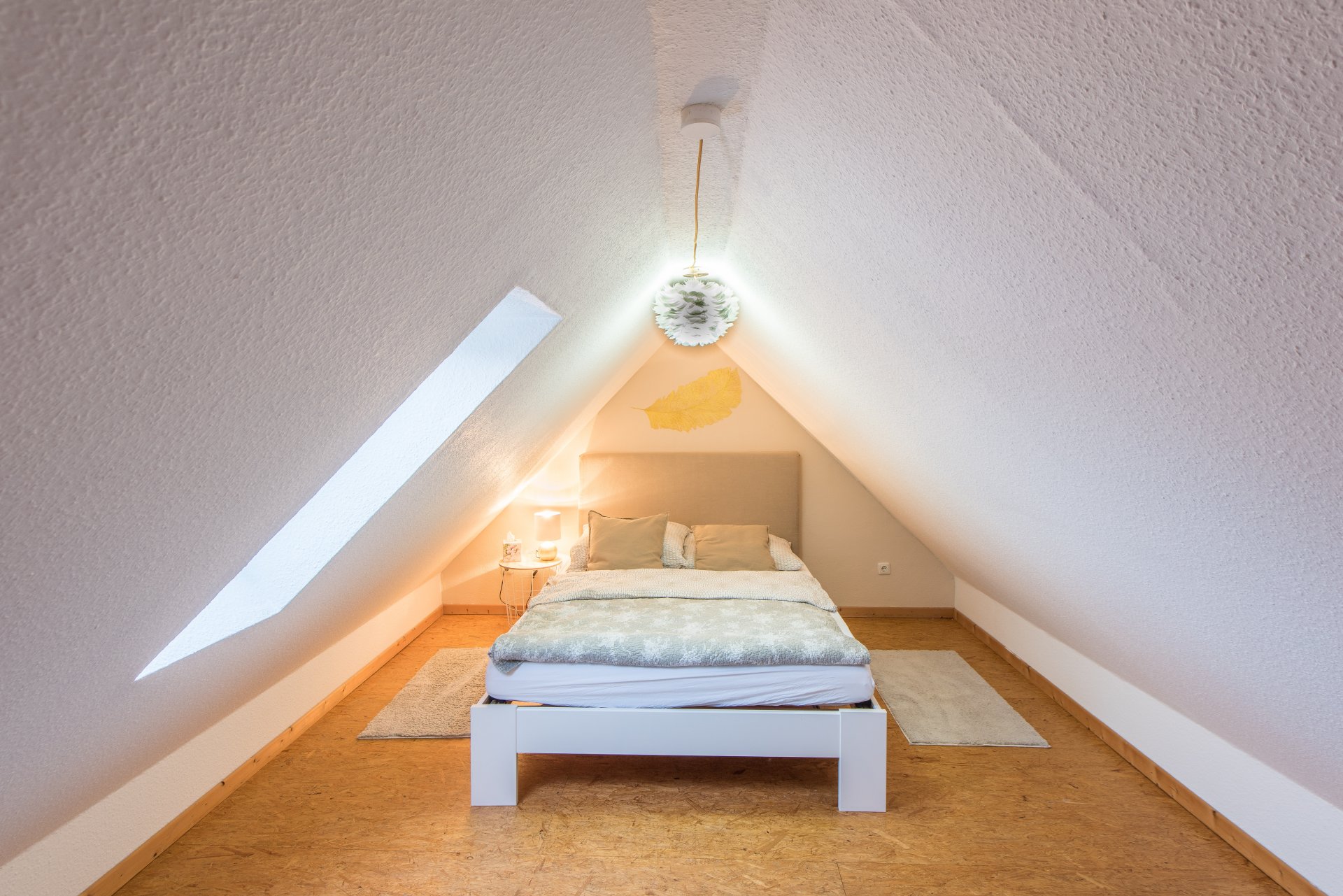 4. Zimmer im Spitzboden, gar nicht mal so klein, direkt davor die Galerieplatform - Oliver Reifferscheid - Immobilienmakler Darmstadt