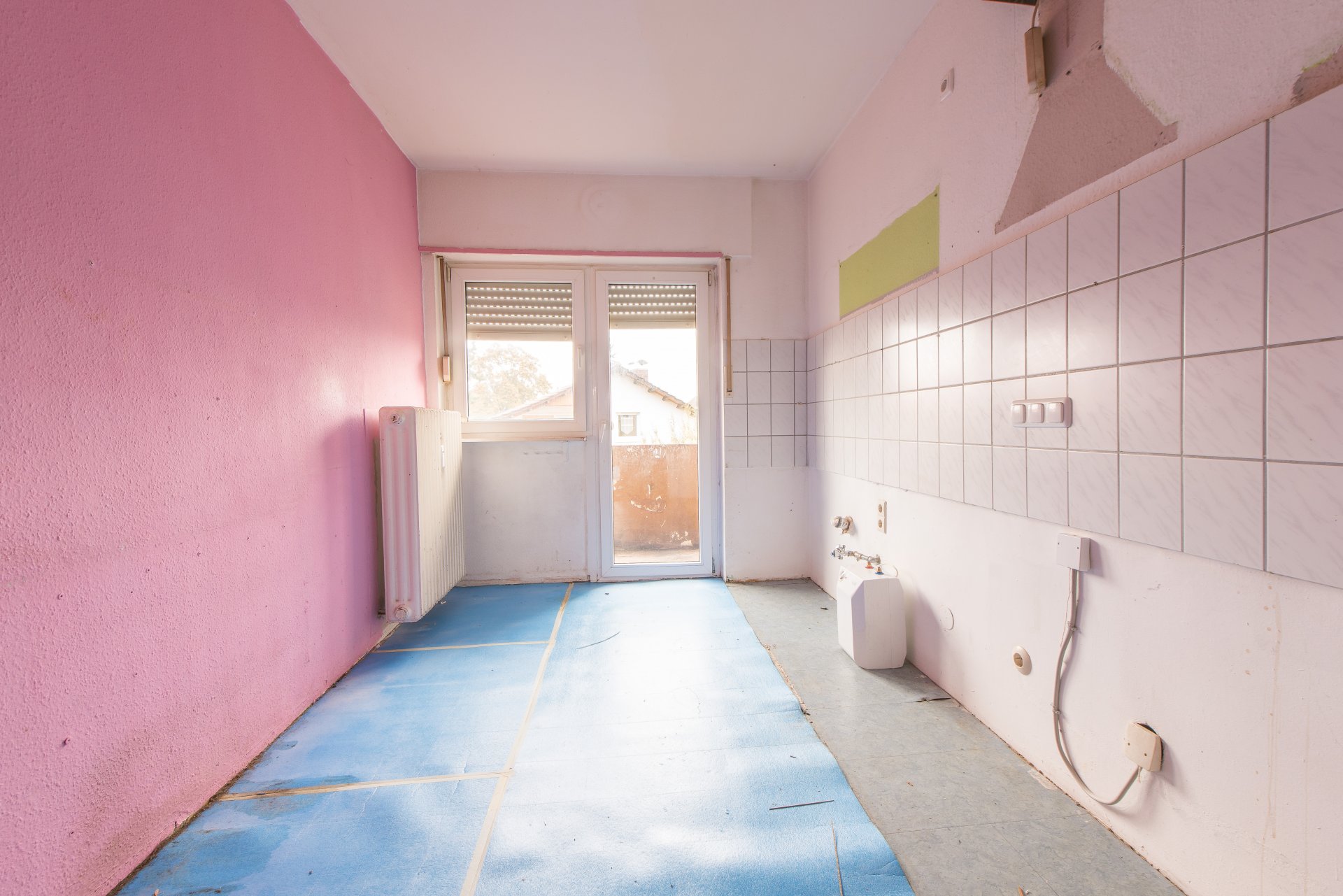 Küche mit Balkon zur Straßenseite - Oliver Reifferscheid - Immobilienmakler Darmstadt
