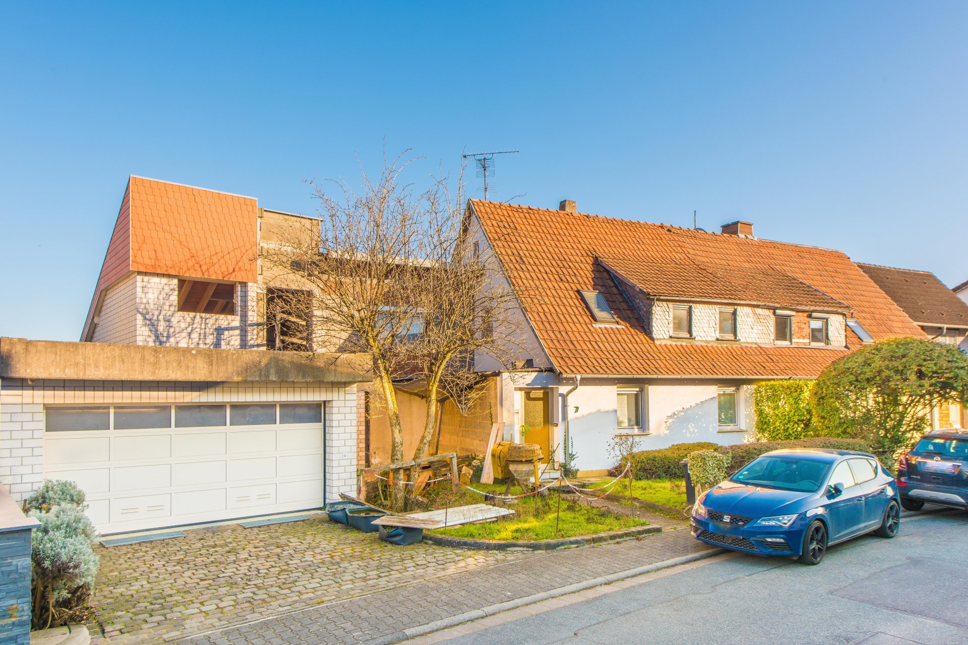 zur Bildergalerie Ober-Ramstadt - Vintage DHH mit zusätzlichem Rohbau auf großem Grundstück mit Blick