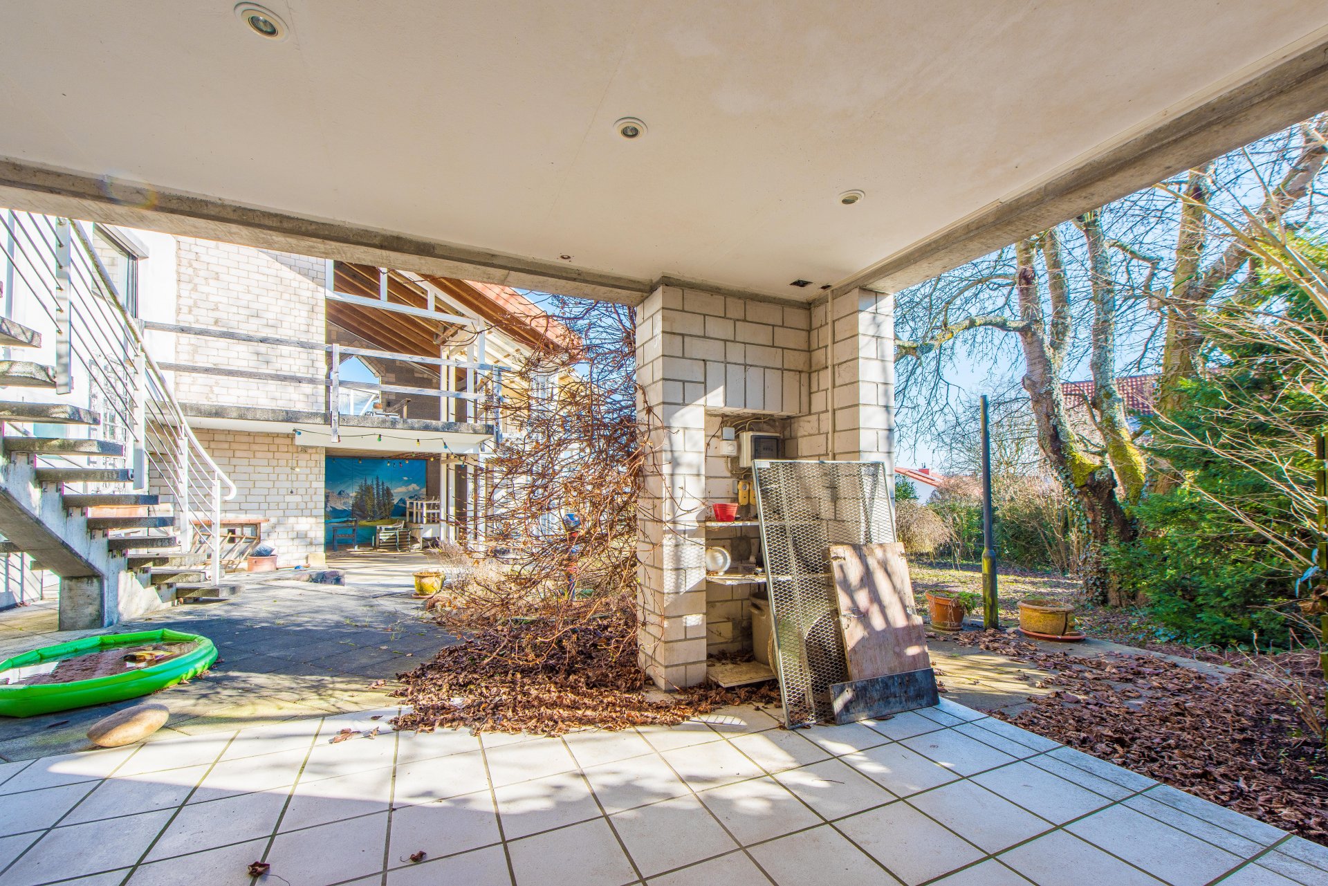 Überdachte Gartenterrasse - Ihr neuer Platz für die Outdoor - Küche - Oliver Reifferscheid - Immobilienmakler Darmstadt