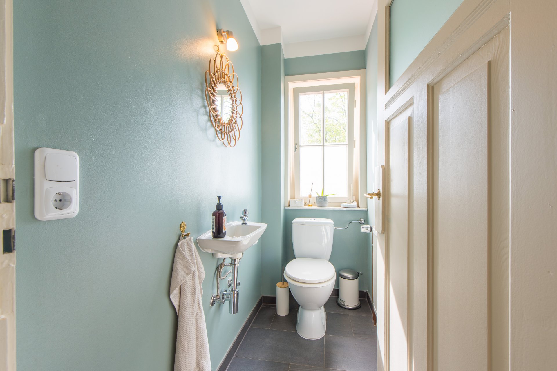 Separates WC, eines von 3 separaten - Oliver Reifferscheid - Immobilienmakler Darmstadt