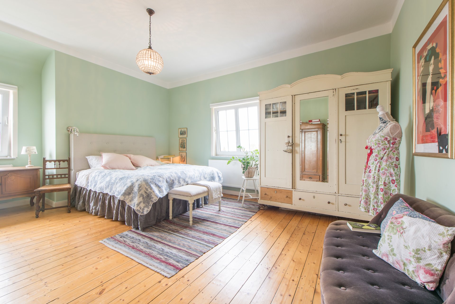 Elternschlafzimmer mit vermutl. originalen Holzdielen - Oliver Reifferscheid - Immobilienmakler Darmstadt