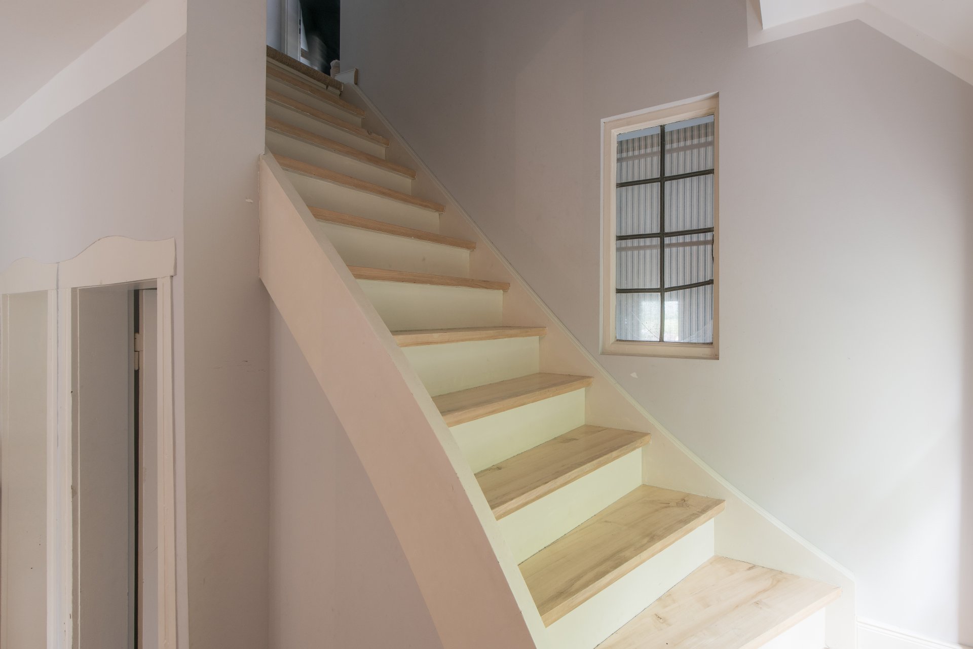 Stiege in Dachgeschoß, Kids only - Oliver Reifferscheid - Immobilienmakler Darmstadt