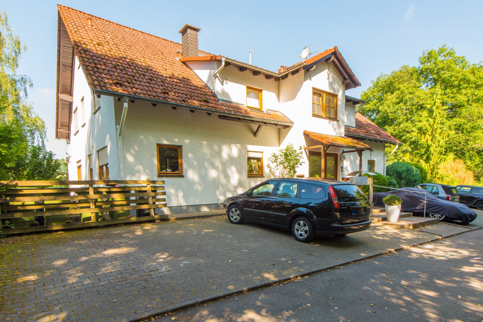 Ein Parkplatz gehört zur Wohnung - Oliver Reifferscheid - Immobilienmakler Darmstadt