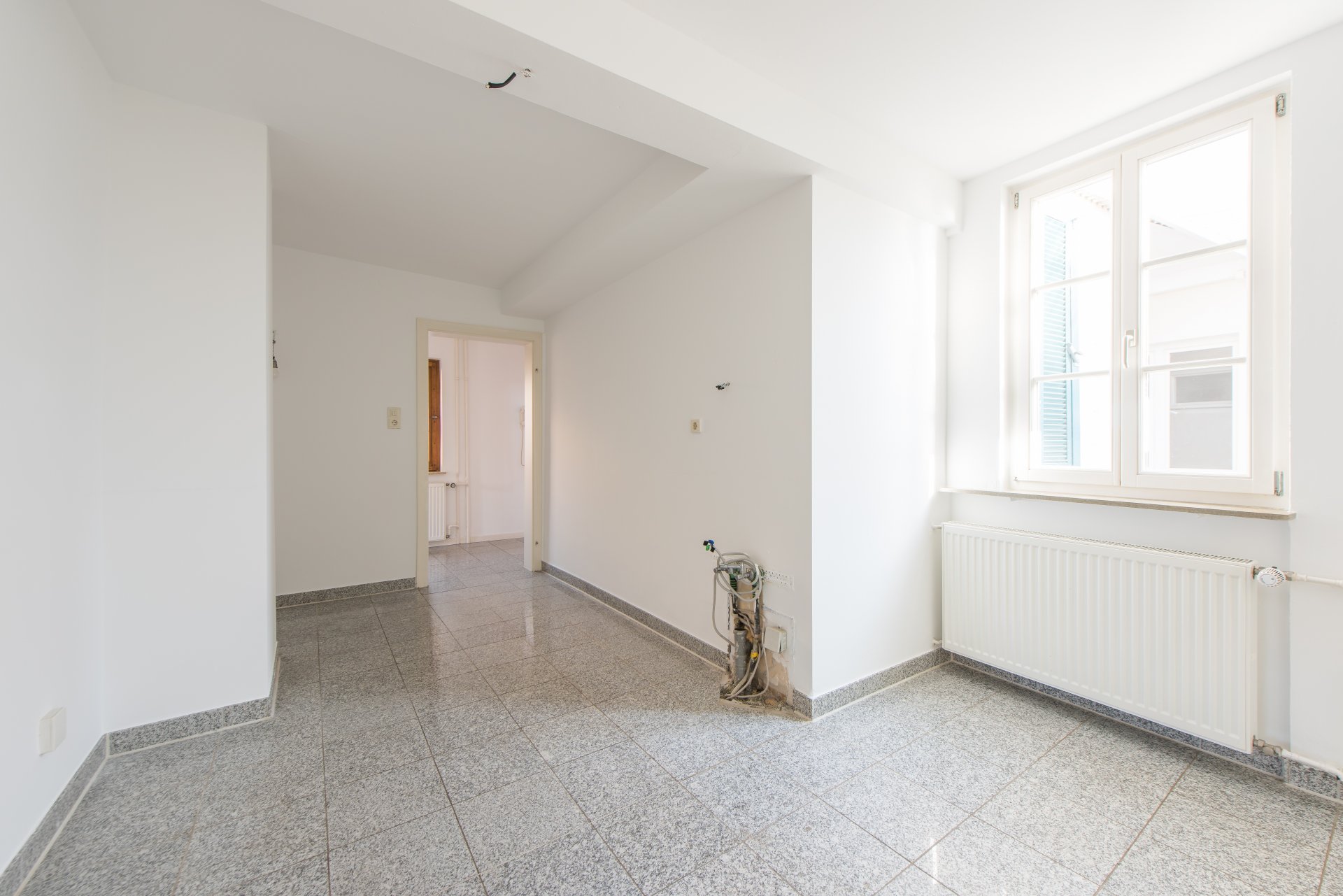 Küchenraum mit Natursteinboden - Oliver Reifferscheid - Immobilienmakler Darmstadt