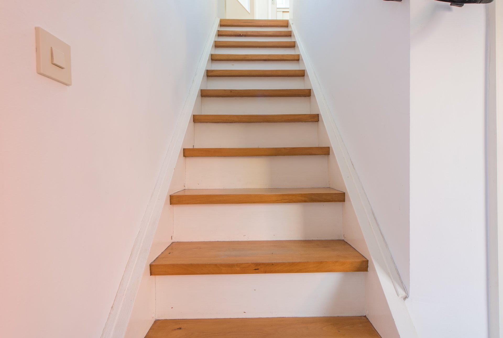 Treppe ins Dachgeschoß - Oliver Reifferscheid - Immobilienmakler Darmstadt