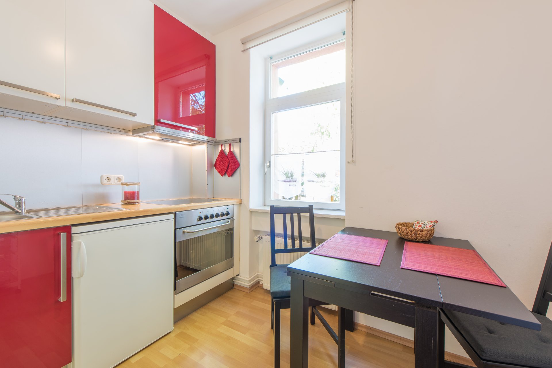 Einbauküche in der EG Wohnung ist inkl. - Oliver Reifferscheid - Immobilienmakler Darmstadt
