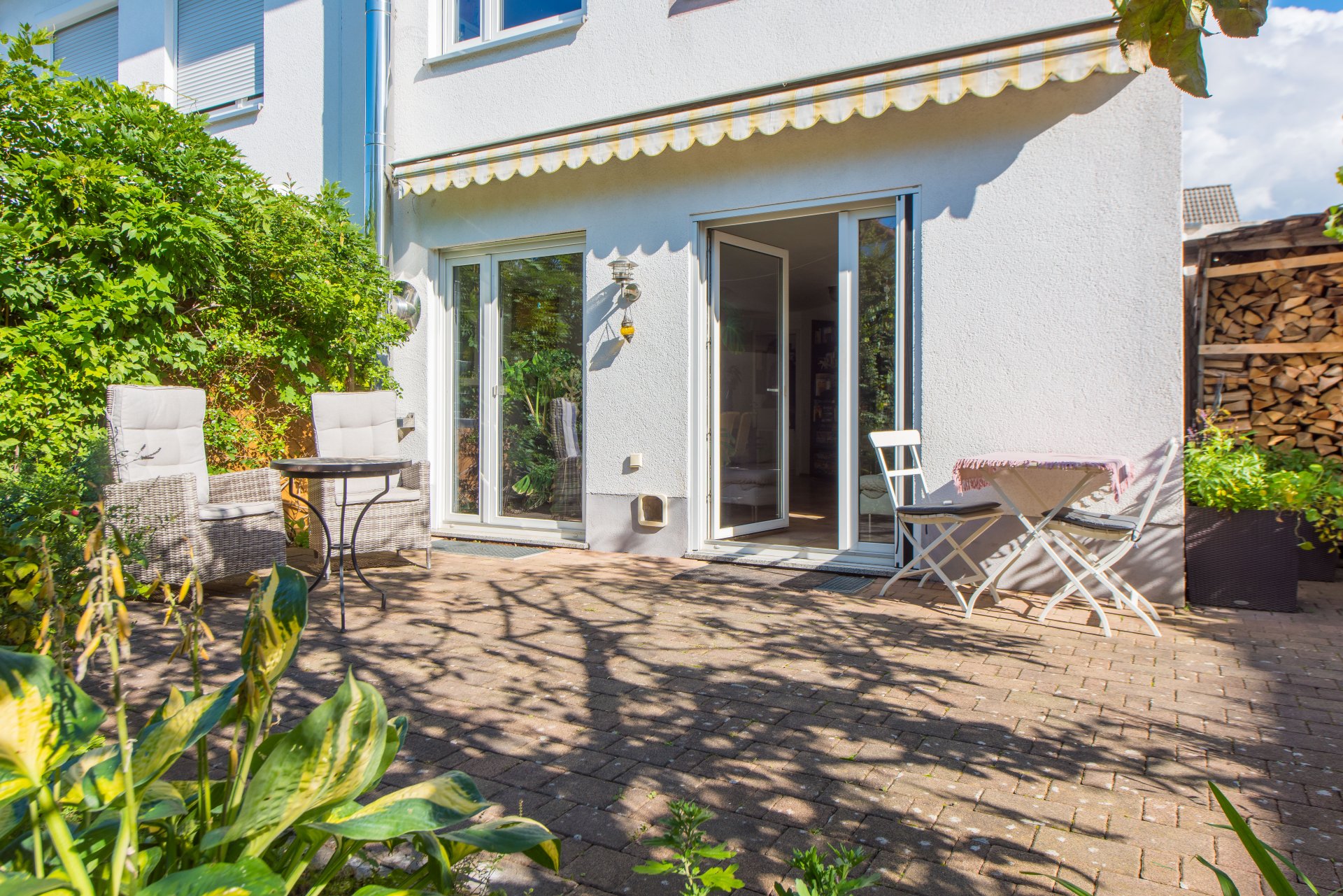 Sehr gepflegte Geasmtanlage - Oliver Reifferscheid - Immobilienmakler Darmstadt