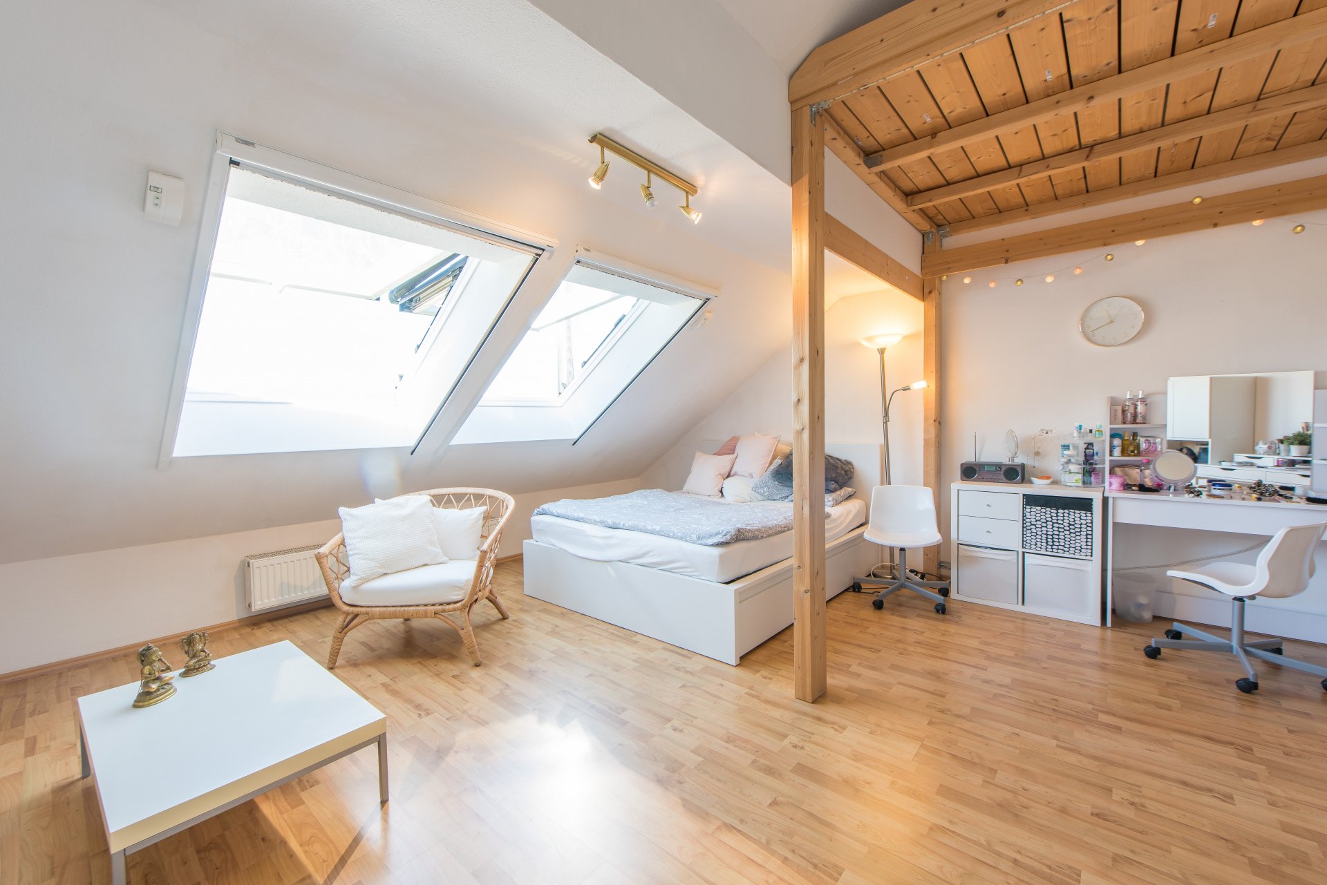 Sehr große Kinderzimmer, hier mit Überhöhe - Oliver Reifferscheid - Immobilienmakler Darmstadt